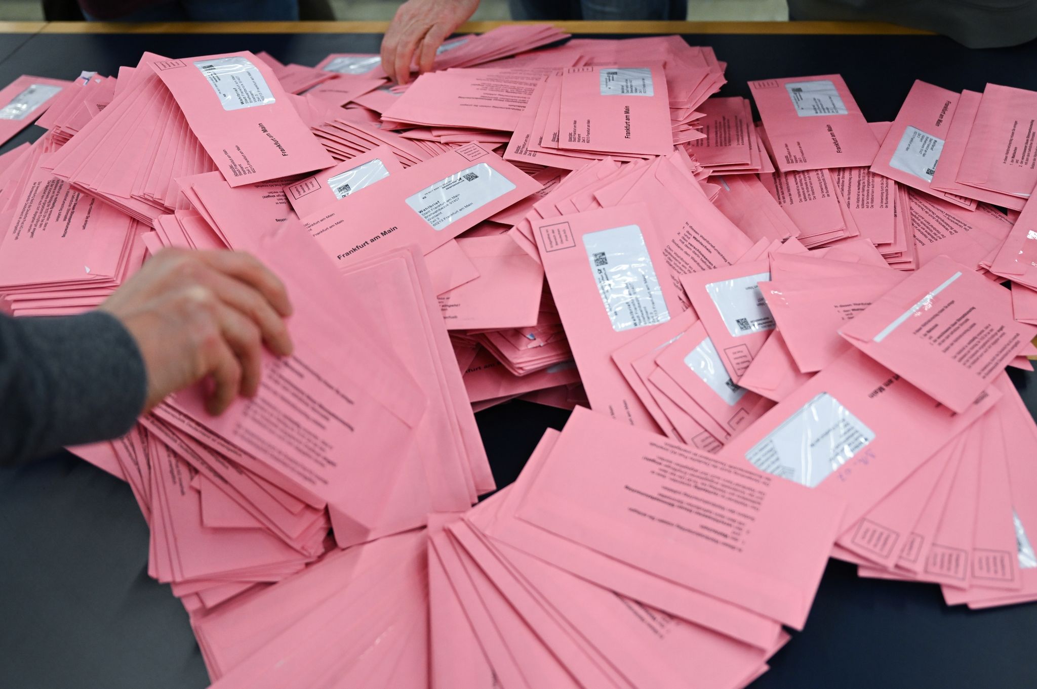 Jeder Und Jede Wahlberechtigte In Hessen Hat Zwei Stimmen. Mit Der Einen Wird Eine Landesliste Einer Partei Oder Wählergruppe Gewählt.