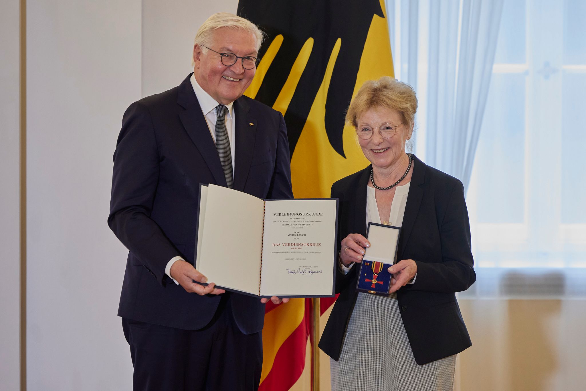 Bundesverdienstkreuz Für Ehemalige Bremer Grundschulleiterin