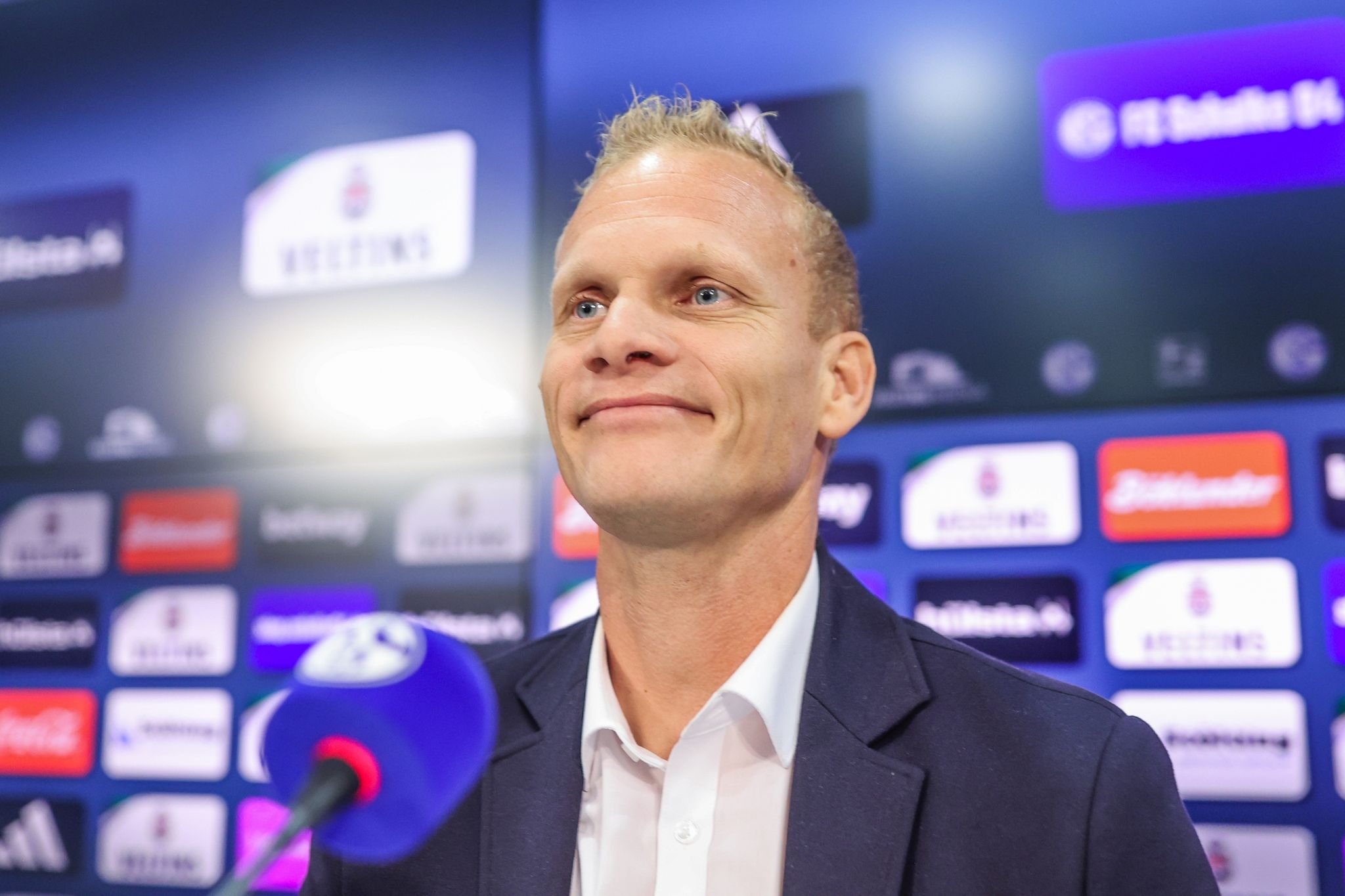 Karel Geraerts Ist Der Neue Trainer Des FC Schalke 04.