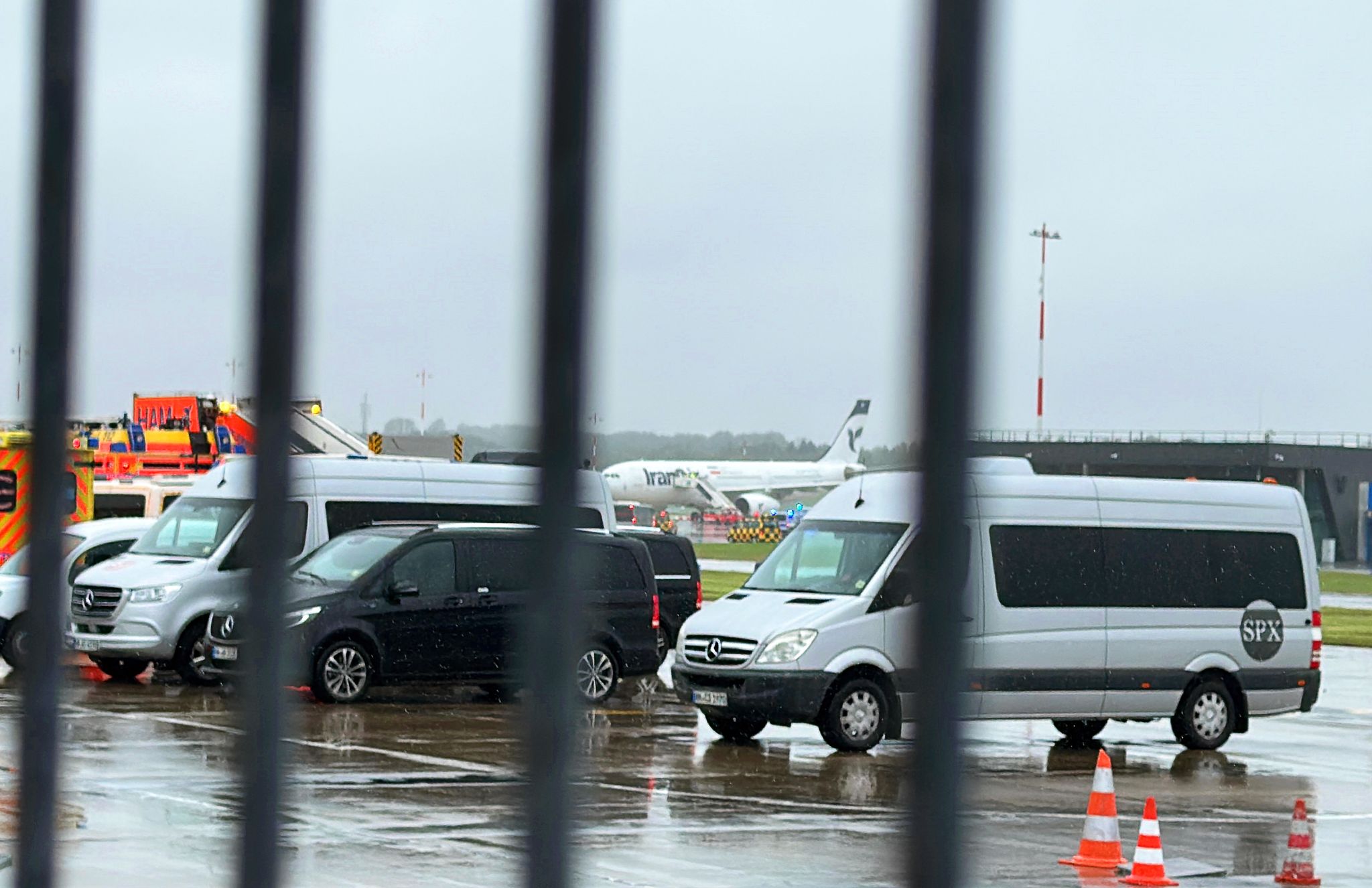 Der Flugbetrieb Am Airport Hamburg Ist Wegen Einer Anschlagsdrohung Eingestellt Worden.