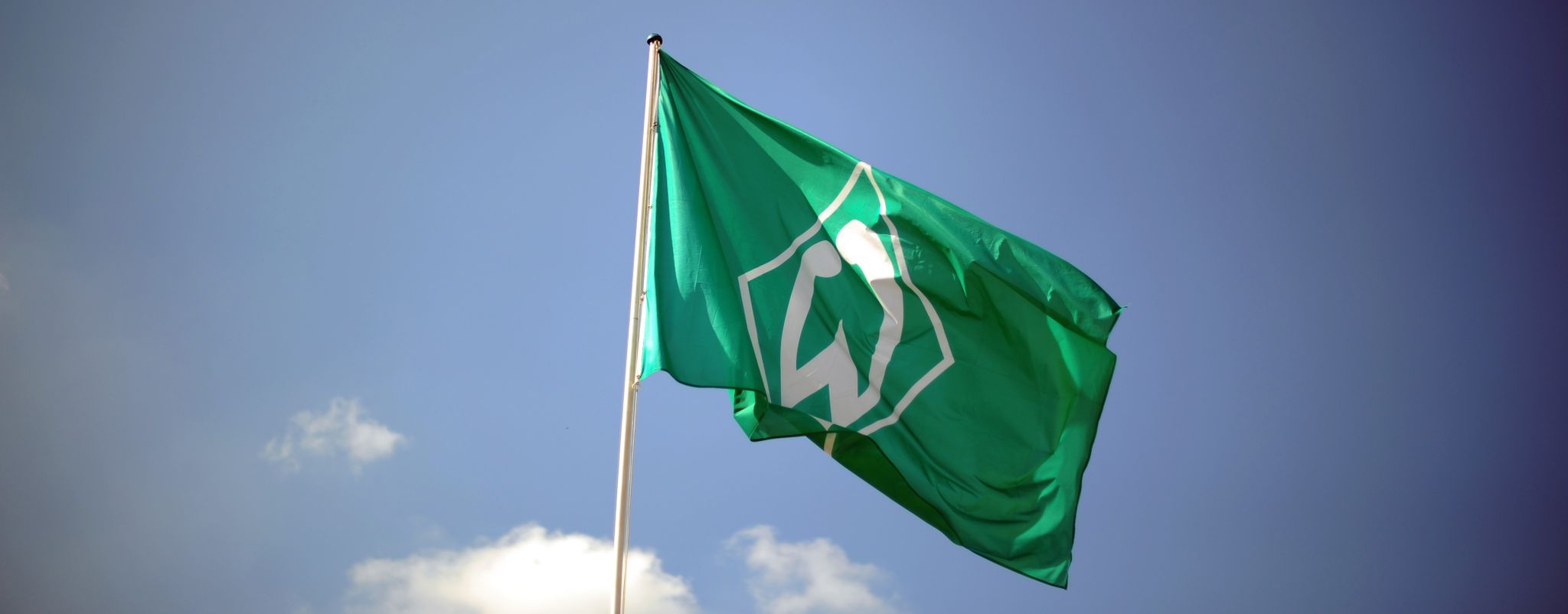 Eine Fahne Mit Dem Vereinslogo Des Fußball-Bundesligisten SV Werder Bremen.
