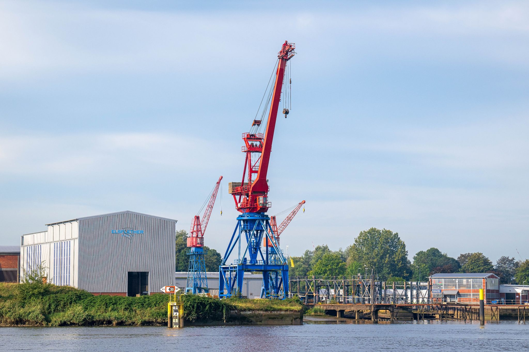 Die Ehemalige Elsflether Werft An Der Hunte.