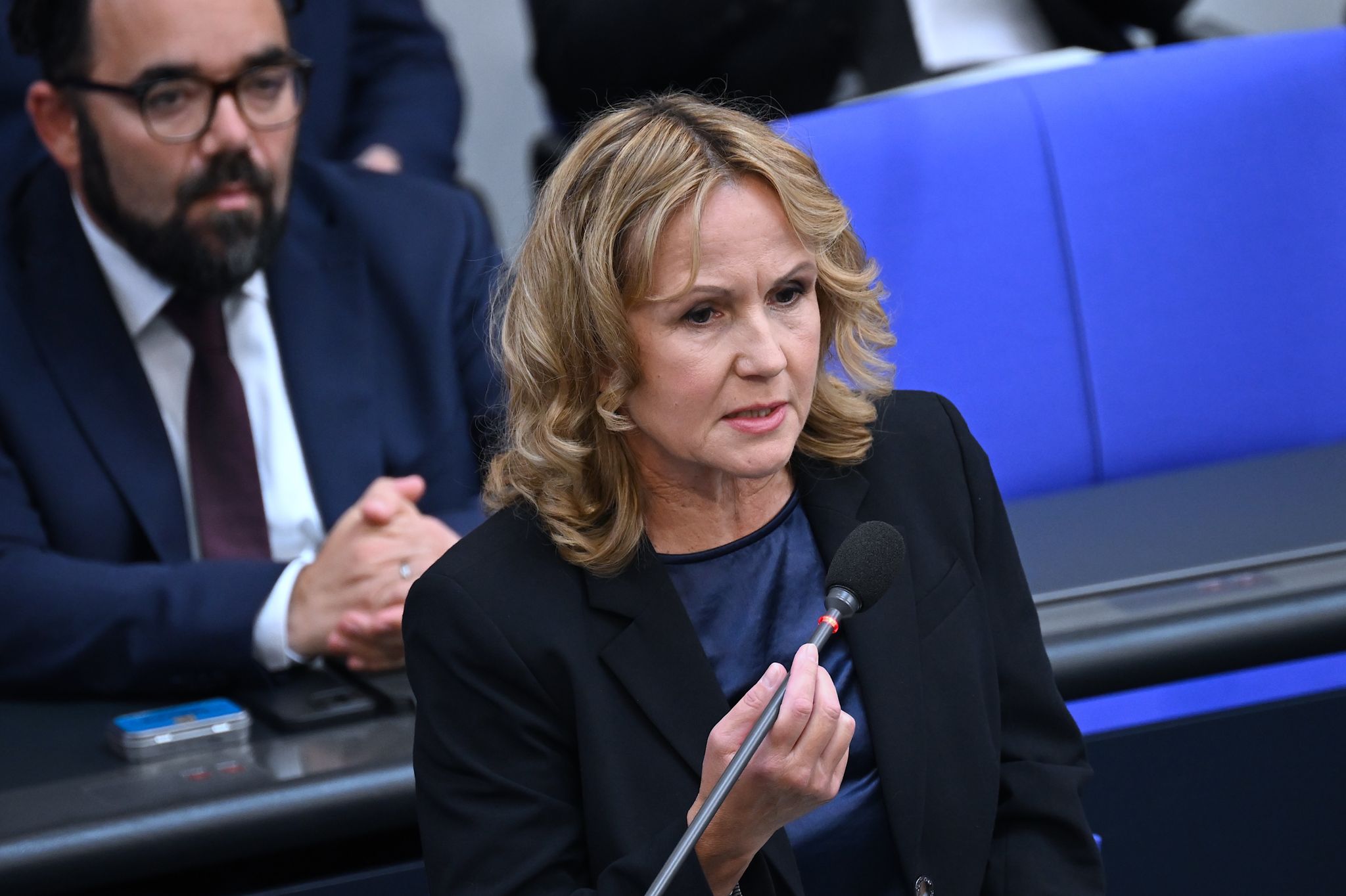Steffi Lemke (Bündnis 90/Die Grünen), Bundesministerin Für Umwelt, Naturschutz, Nukleare Sicherheit Und Verbraucherschutz, Beantwortet Fragen.