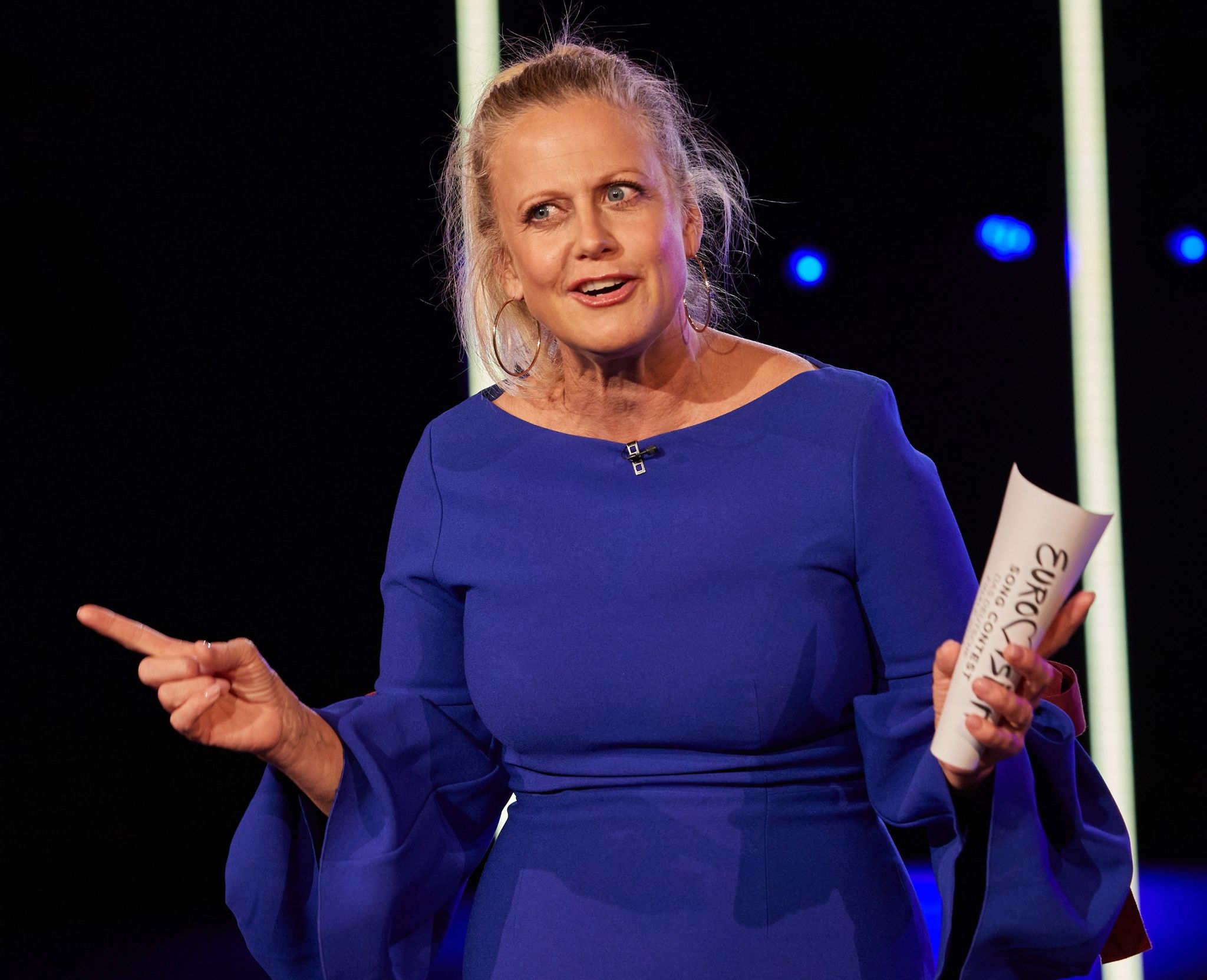 Der Motor Von Barbara Schöneberger Wird Durch Sprechen Und Austausch Gefüttert.
