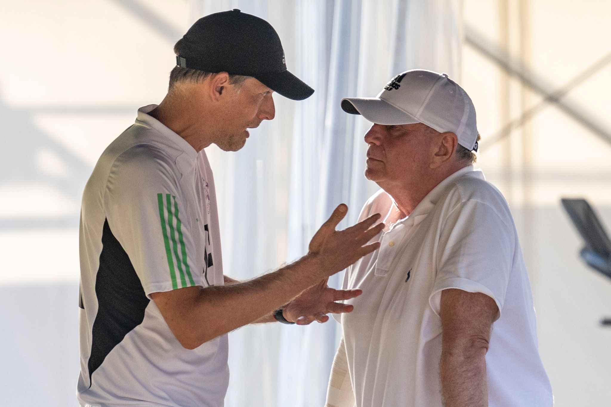 Bayern-Trainer Thomas Tuchel Im Gespräch Mit Ehrenpräsident Uli Hoeneß.