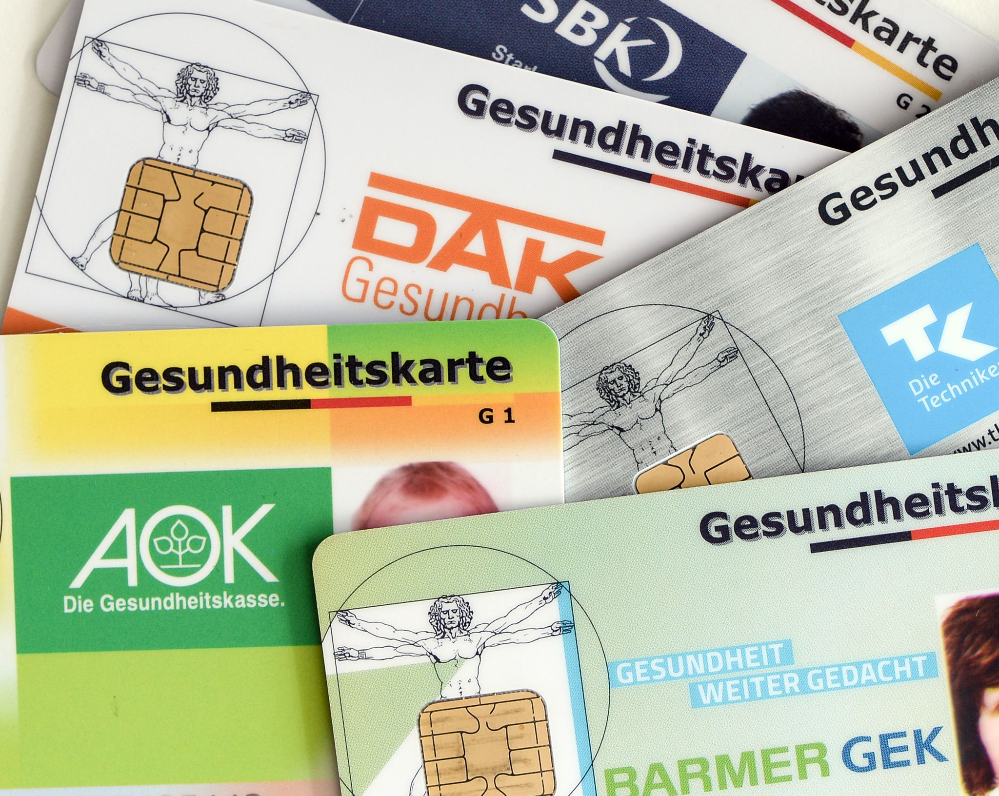 Die Genaue Beitragshöhe Für Die 58 Millionen Kassenmitglieder Und 16 Millionen Beitragsfrei Mitversicherte Legen Die Krankenkassen Jeweils Für Sich Fest, Sie Können Vom Durchschnitt Abweichen.