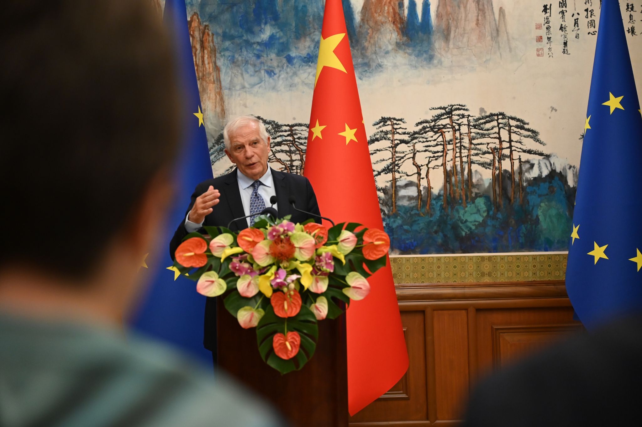 Der EU-Außenbeauftragte Josep Borrell Spricht Auf Einer Pressekonferenz Am Rande Eines Strategischen EU-China-Dialogs.