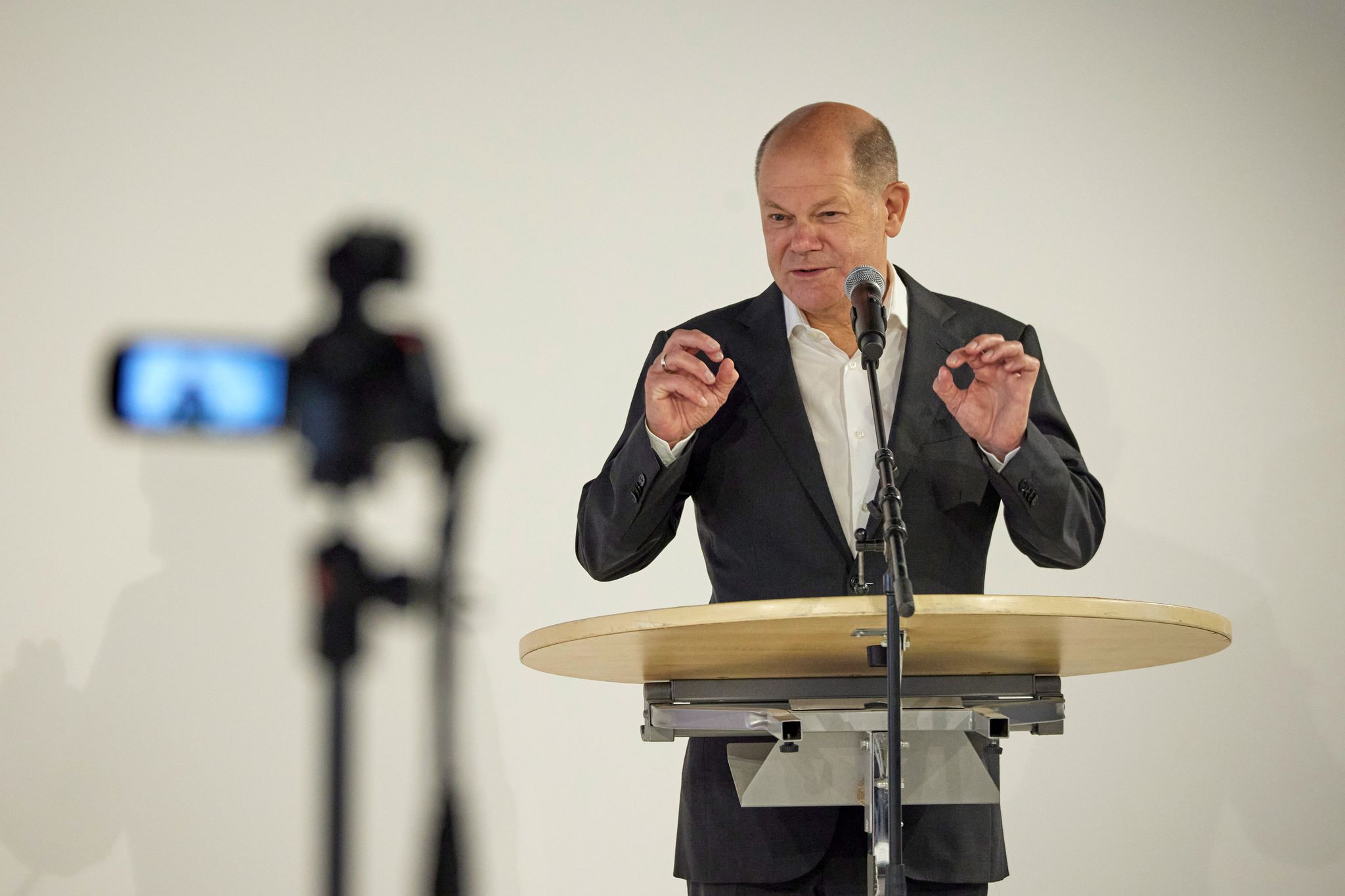 Bundeskanzler Olaf Scholz (SPD) Hat Sich Nach Dem Migrationsgipfel Zuversichtlich Gezeigt.