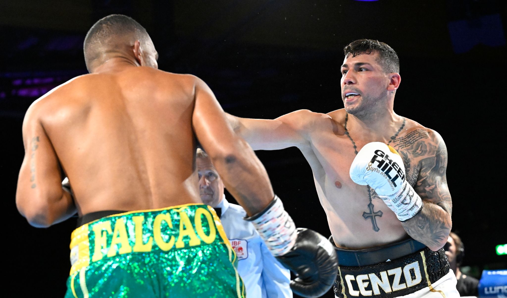 Profiboxer Vincenzo Gualtieri (r) Verlor Seinen WM-Titel Wieder.