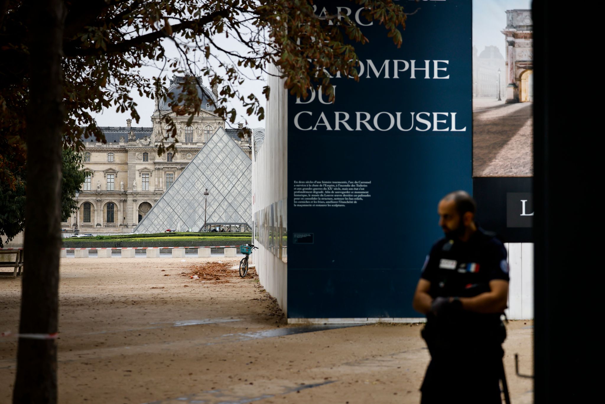 Frankreich: Louvre Und Versailles Zeitweise Geräumt