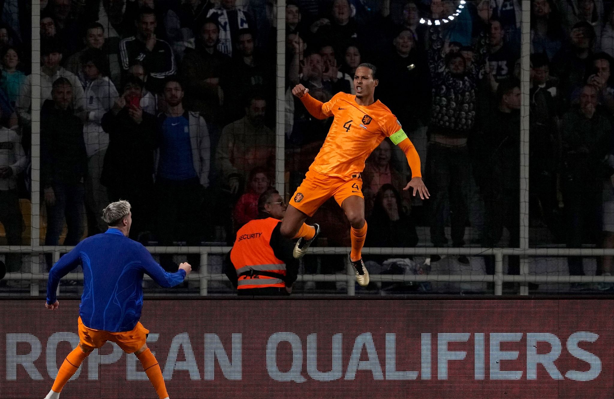 Virgil Van Dijk Erzielte Kurz Vor Schluss Den Wichtigen Siegtreffer Für Die Niederlande.