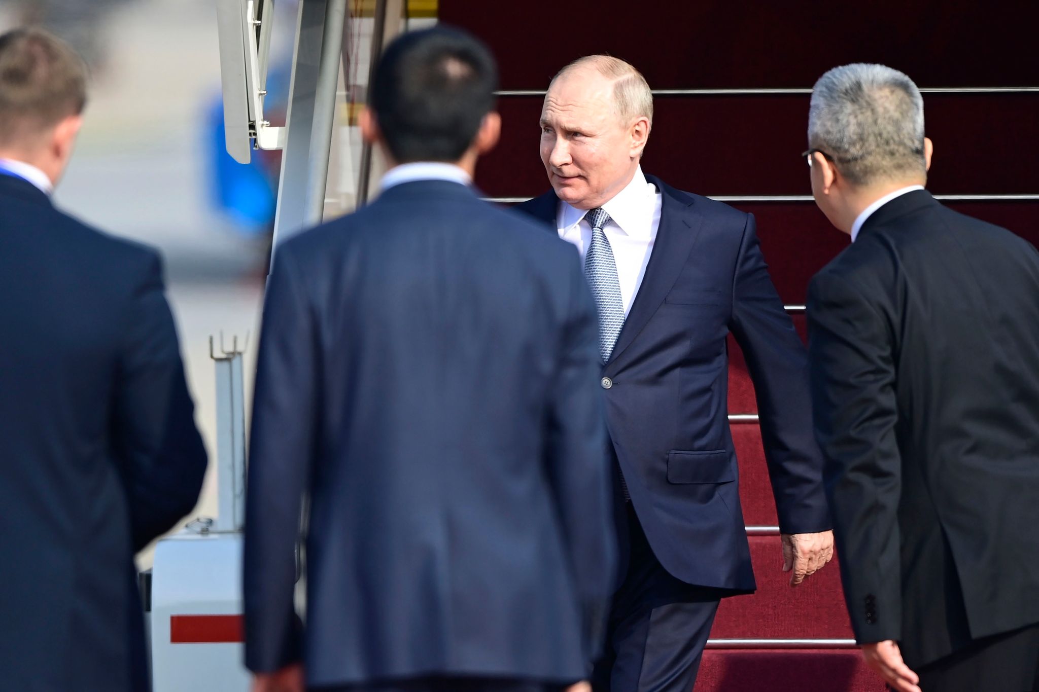Russlands Präsident Wladimir Putin Ist Zum Seidenstraßen-Gipfel In Peking Gelandet.