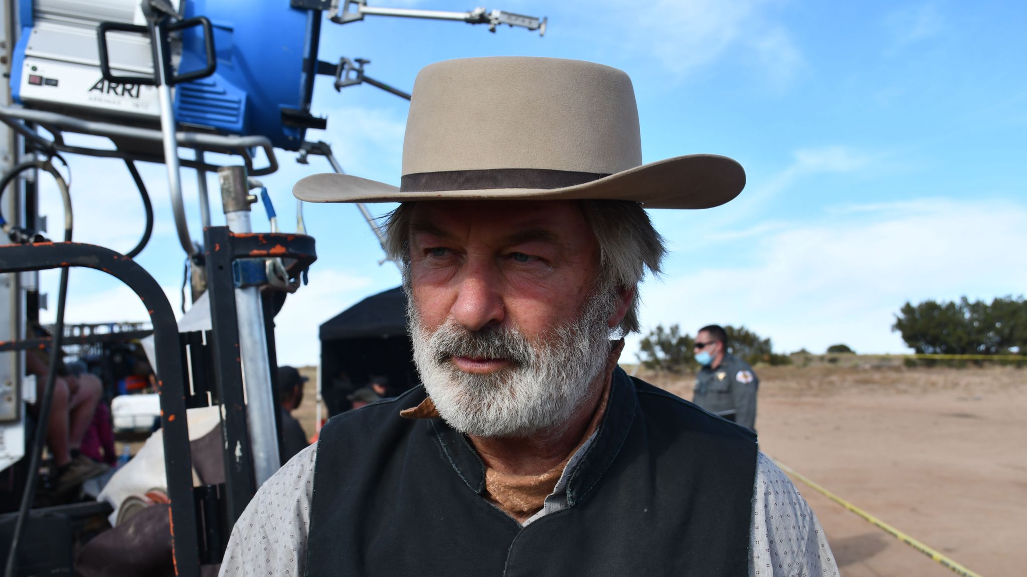 Alec Baldwin In Seinem Kostüm Am Set Von «Rust».