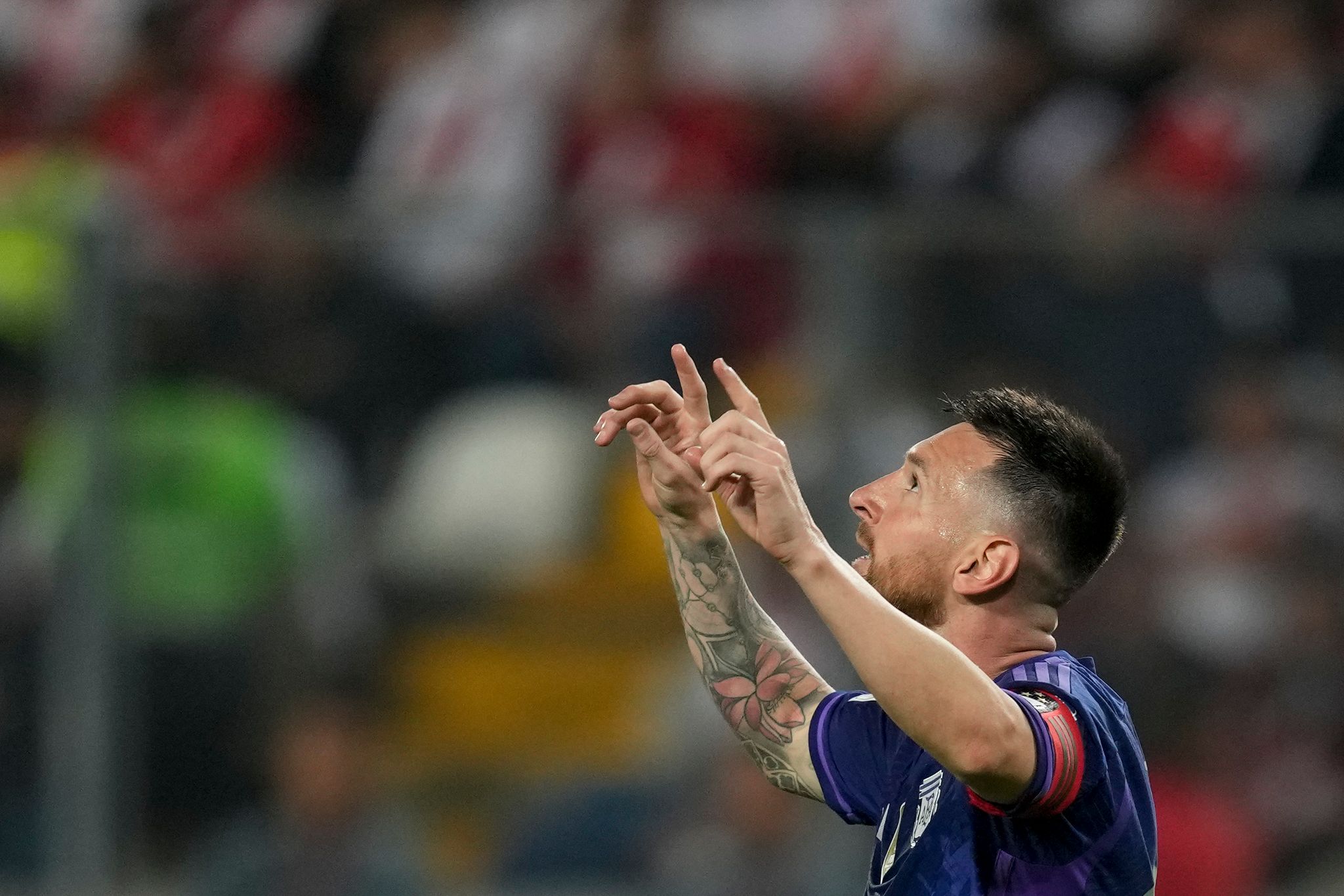 Argentiniens Superstar Lionel Messi Erzielte Zwei Tore Gegen Peru.