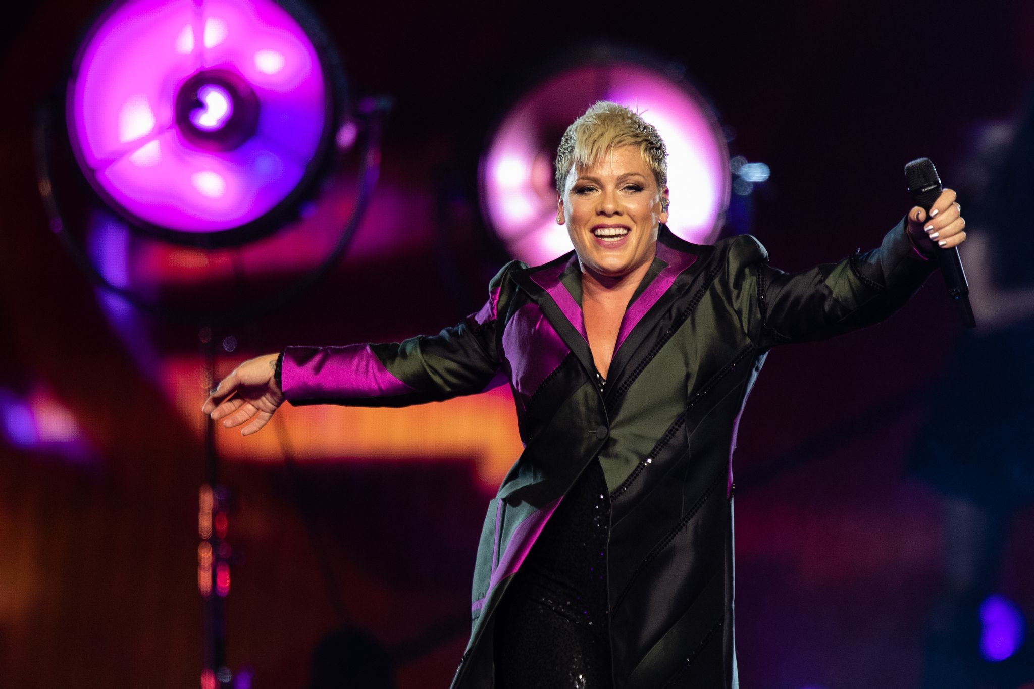 Popstar Pink Musste Zwei Konzerte Verschieben.