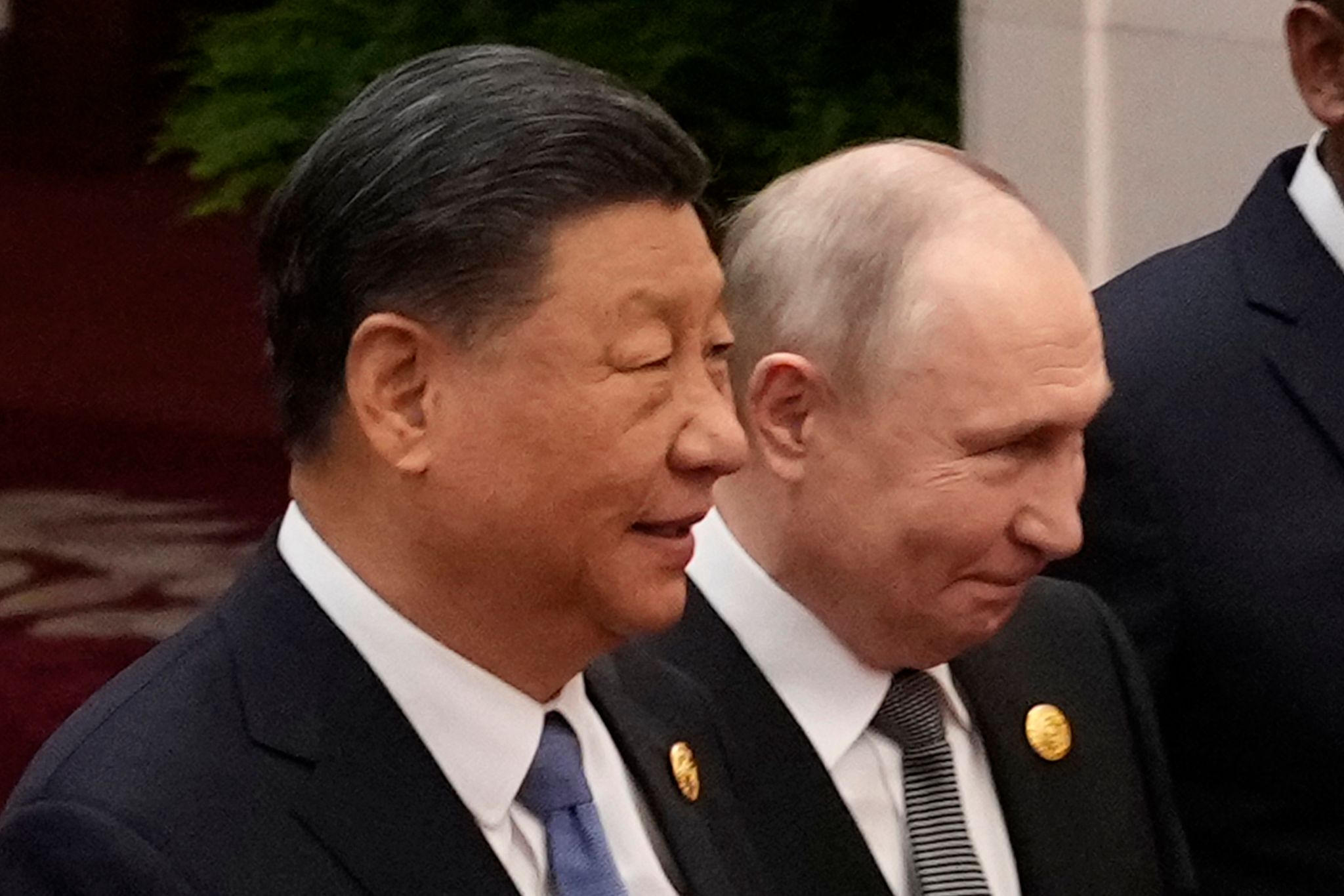 Der Chinesische Präsident Xi Jinping (l) Und Der Russische Präsident Wladimir Putin Gehen Auf Dem Belt And Road Forum Zu Einem Gruppenfoto.