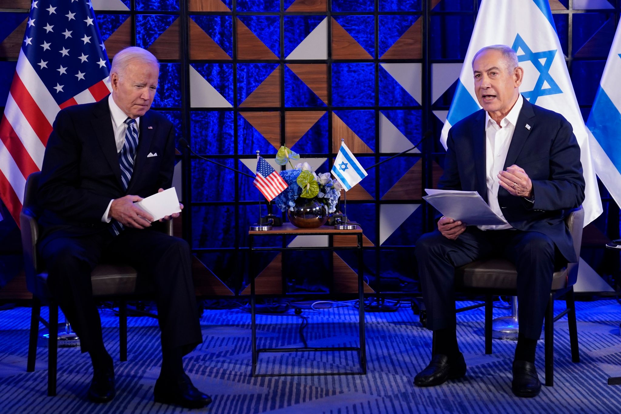 Israels Ministerpräsident Benjamin Netanjahu (r) Im Gespräch Mit US-Präsident Joe Biden.