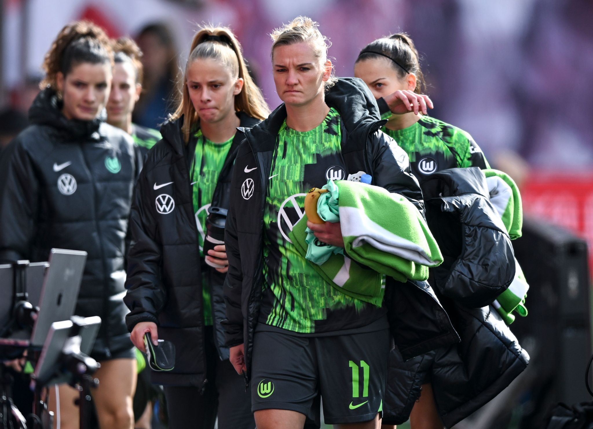 Die Wölfinnen Um Alexandra Popp (2.v.r.) Haben Die Gruppenphase Der Champions League Verpasst.