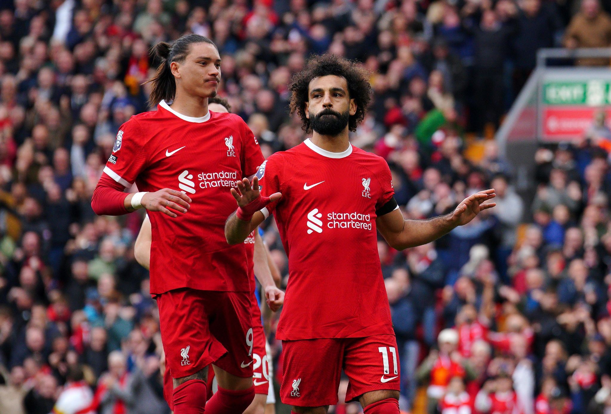 Mohamed Salah (r) Schoss Den FC Liverpool Mit Seinem Doppelpack Zum Sieg.