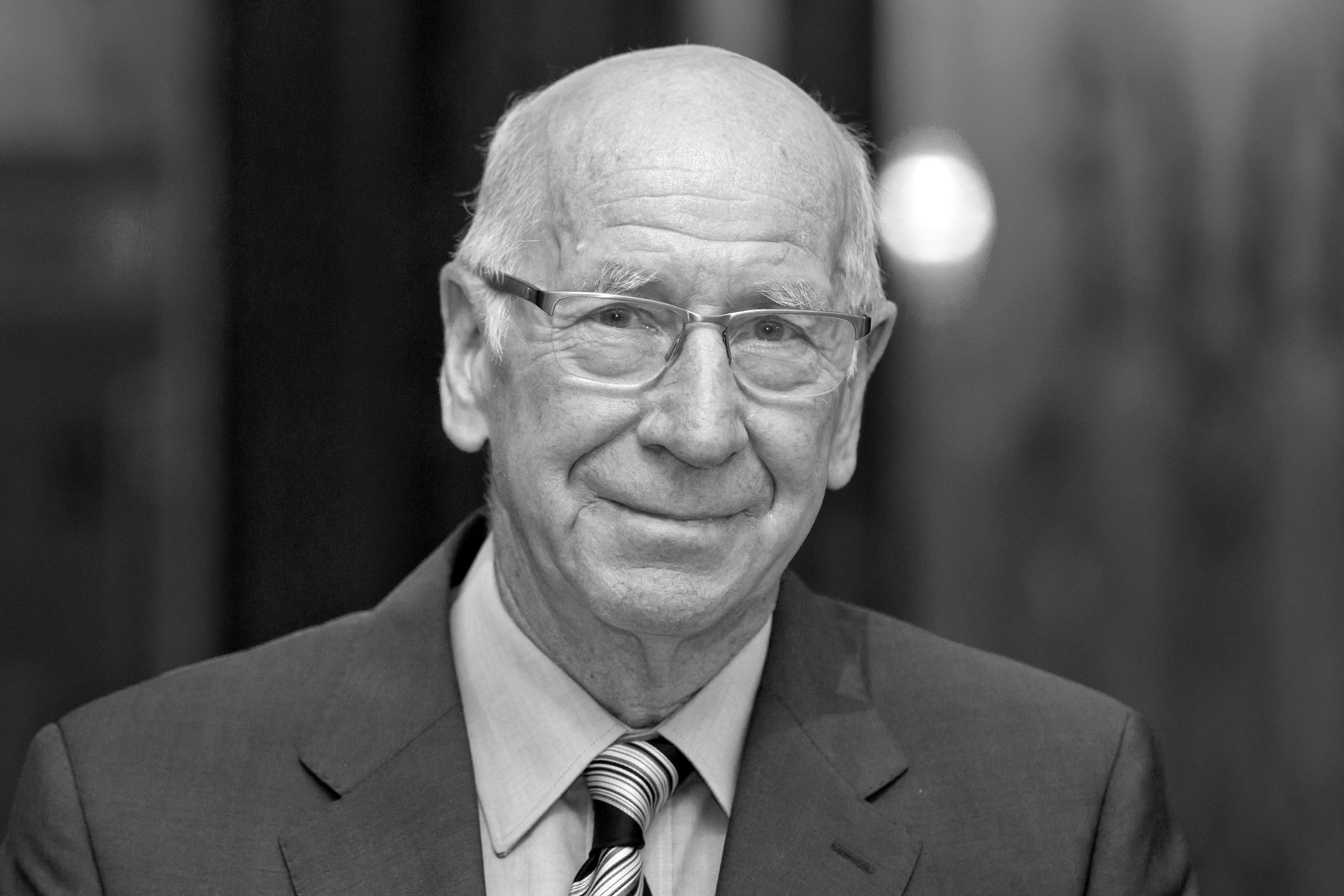 England Trauert Um Fußball-Legende Sir Bobby Charlton.
