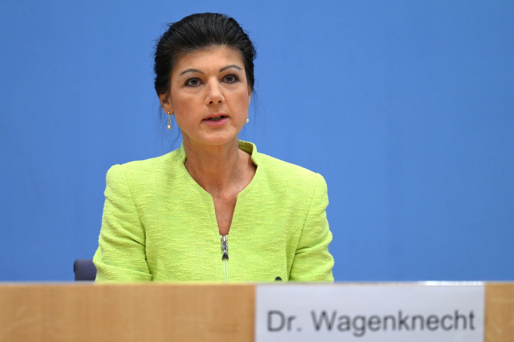 Die Politikerin Sahra Wagenknecht Spricht Während Der Pressekonferenz Zur Gründung Des Vereins «Bündnis Sahra Wagenknecht - Für Vernunft Und Gerechtigkeit».