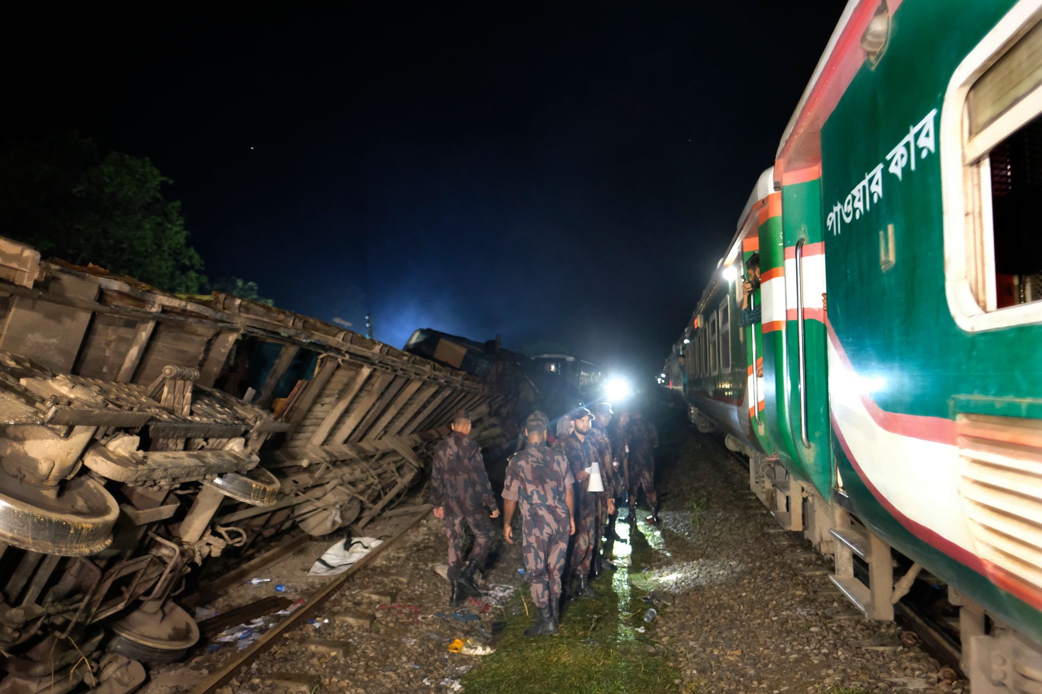 Zugunglück In Bangladesch: Mindestens 17 Tote