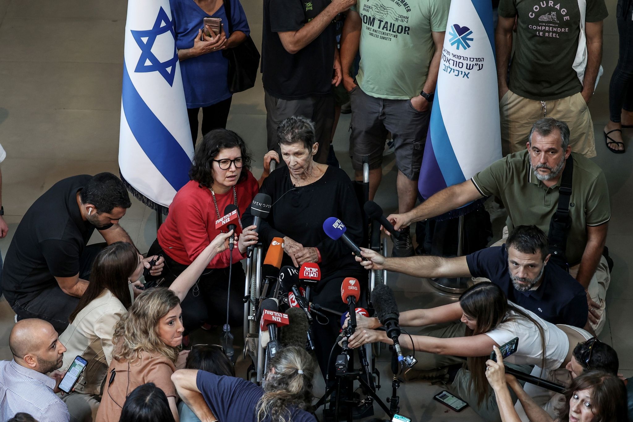 Yocheved Lifschitz (M), Eine Der Von Der Hamas Freigelassenen Geiseln, Spricht Einen Tag Nach Ihrer Freilassung.