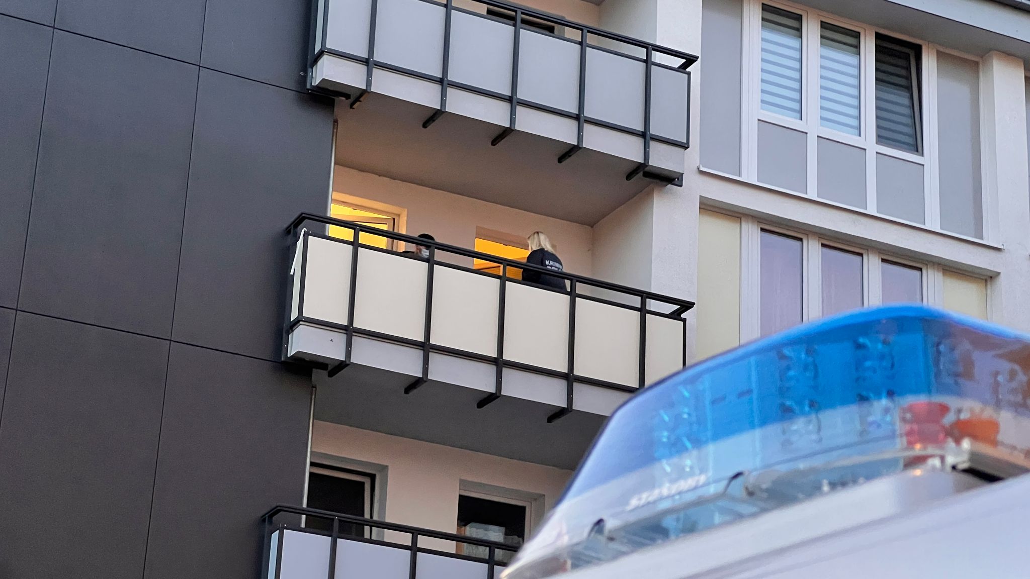 Die Polizei Arbeitet In Einem Haus In Duisburg. Spezialkräfte Der Polizei Haben Einen Mann Festgenommen. Nach Berichten Von «Spiegel» Und «Bild» Soll Es Sich Um Einen Terrorverdächtigen Handeln.