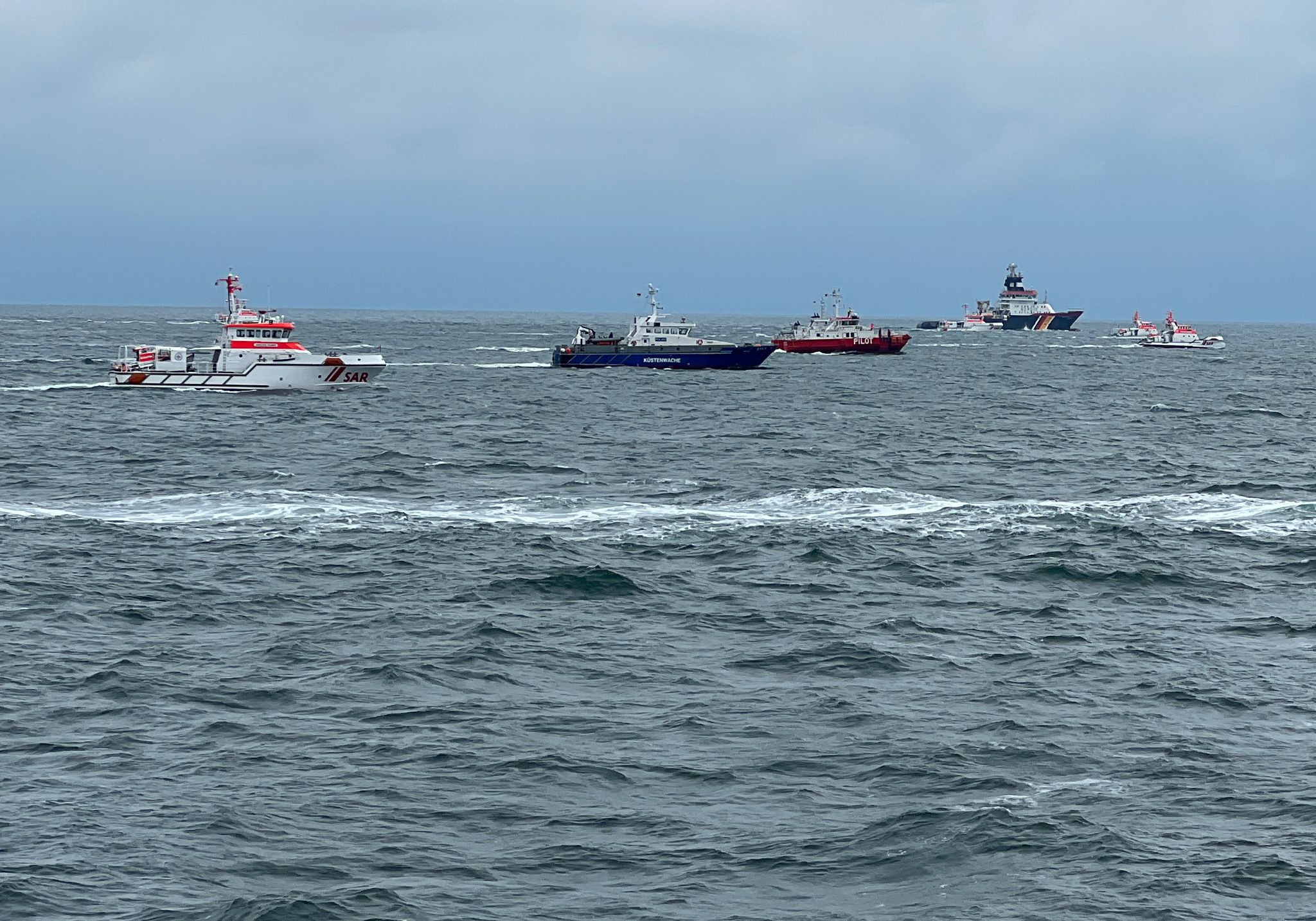 Suche Nach Den Vermissten Seeleuten Des Frachters "Verity", Der Am 24.10.23 Nach Einer Kollision Zweier Frachter In Der Nordsee Gesunken Ist.