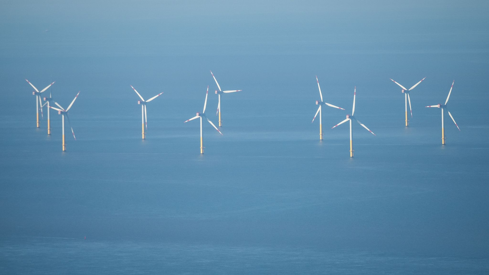 Blick Auf Einen Offshore-Windpark In Der Nordsee.
