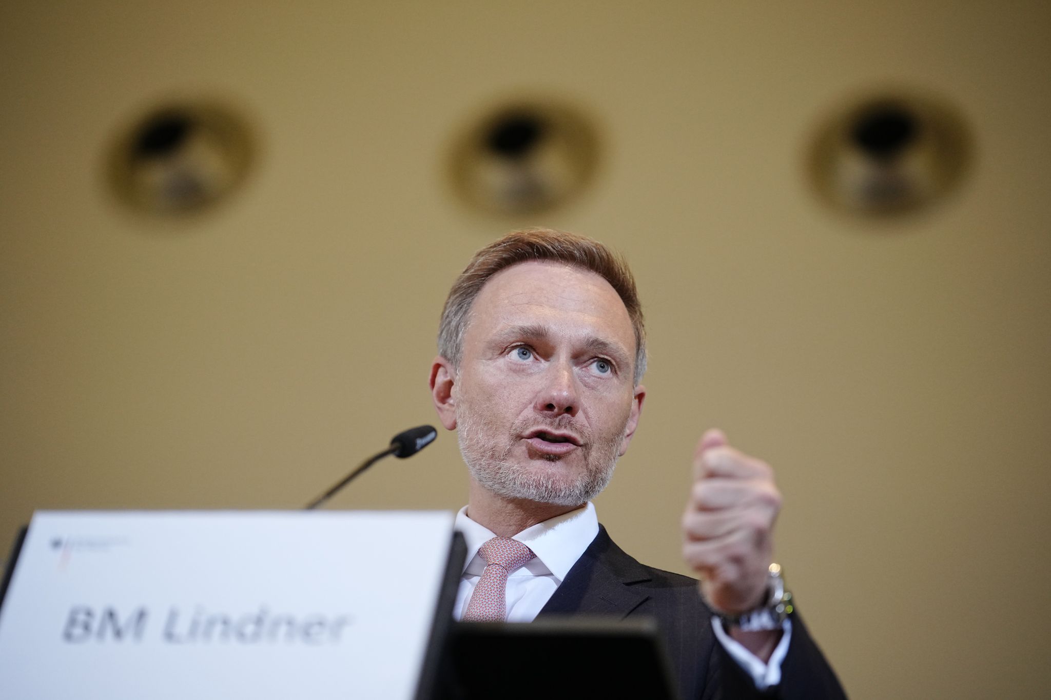Finanzminister Christian Lindner Und Justizminister Marco Buschmann (beide FDP) Fordern Die Senkung Von Leistungen Für Asylbewerber.
