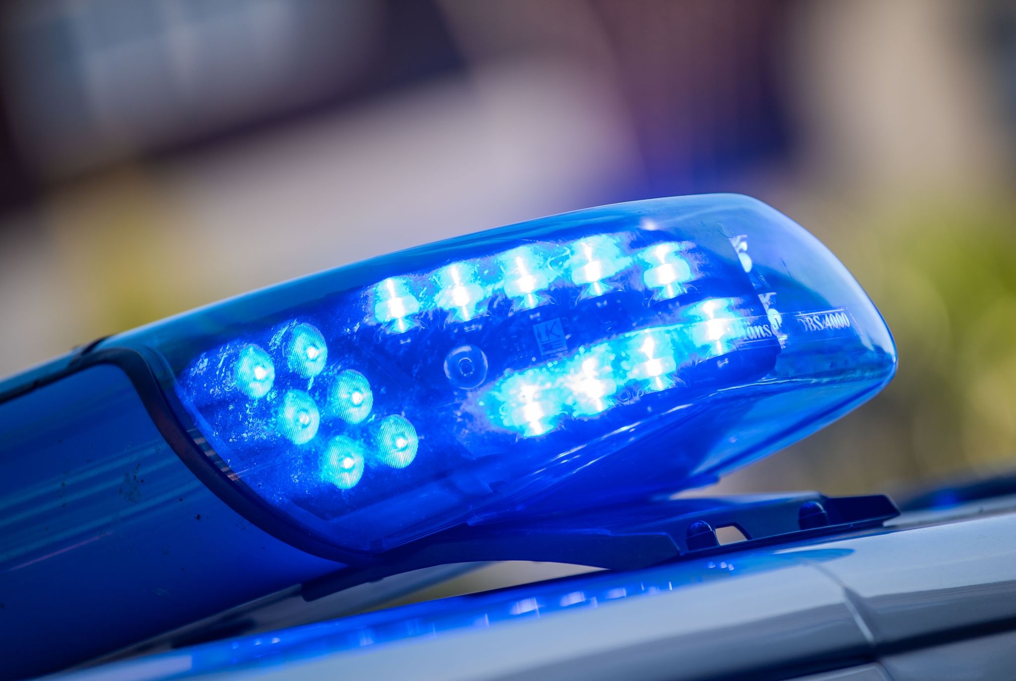 Ein Blaulicht: Die Polizei Ermittelt Im Fall Einer Getöteten Schwangeren In Leverkusen.