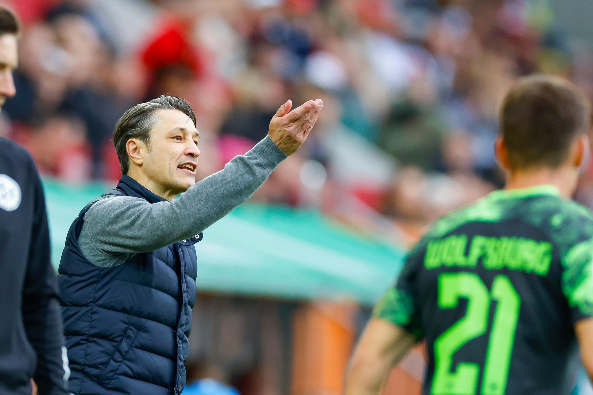 Der Wolfsburger Trainer Niko Kovac Hat Schiedsrichter Schlager Für Eine Ausgebliebene Rote Karte Kritisiert.