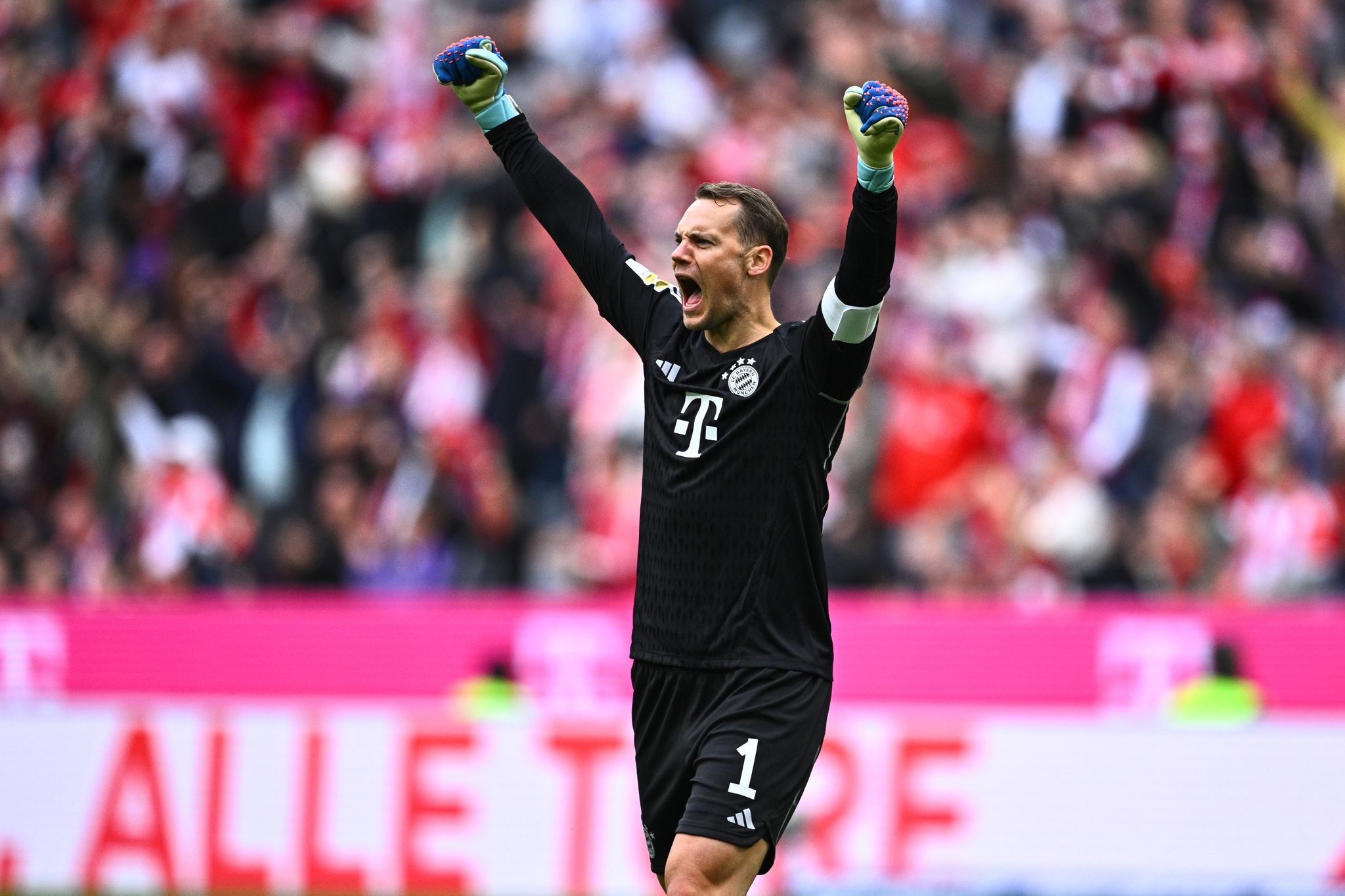 Manuel Neuer Feierte Nach Seiner Langen Auszeit Das Comeback Im Bayern-Tor.