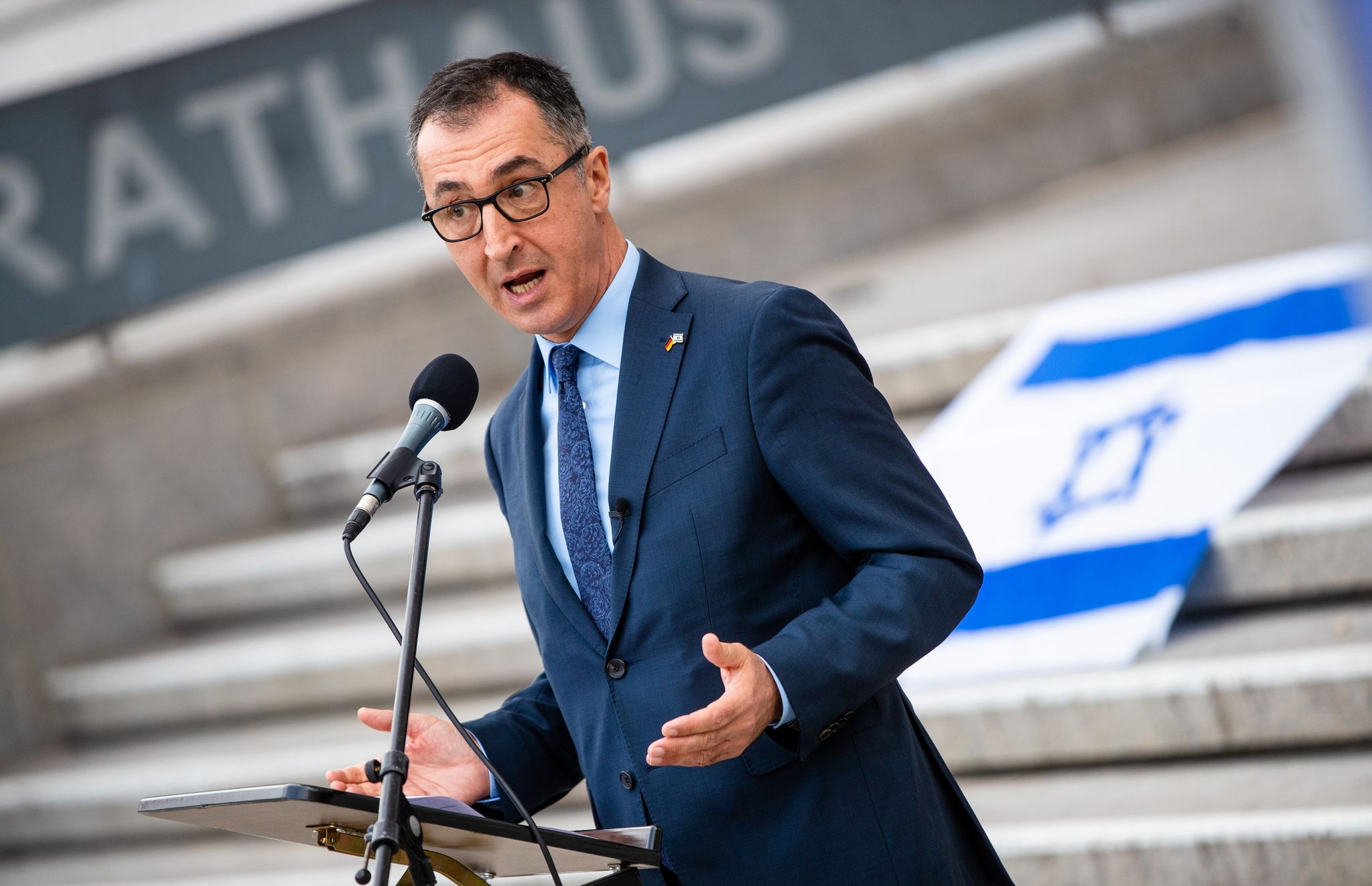 «Es Gibt Keinen Weniger Schlimmen Antisemitismus», Schreibt Grünen-Politiker Cem Özdemir In Einem Gastbeitrag Für Das Magazin «Stern».