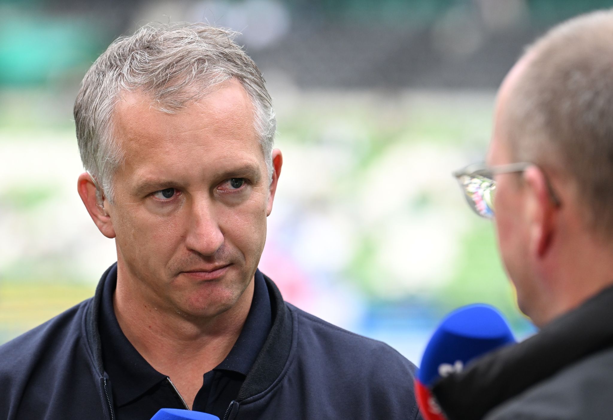 Werders Geschäftsführer Frank Baumann Steht Beim Interview.