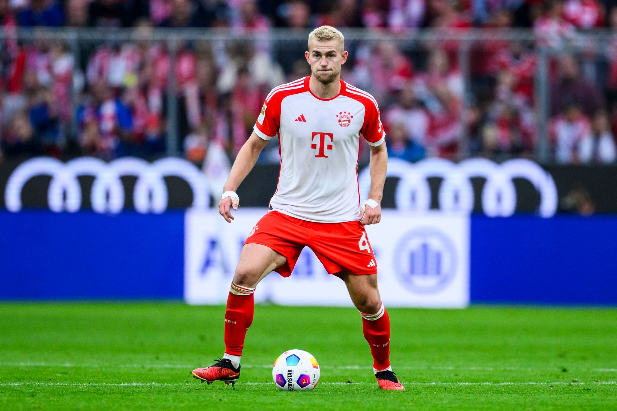Der FC Bayern Muss Mehrere Wochen Auf Verteidiger Matthijs De Ligt Verzichten.