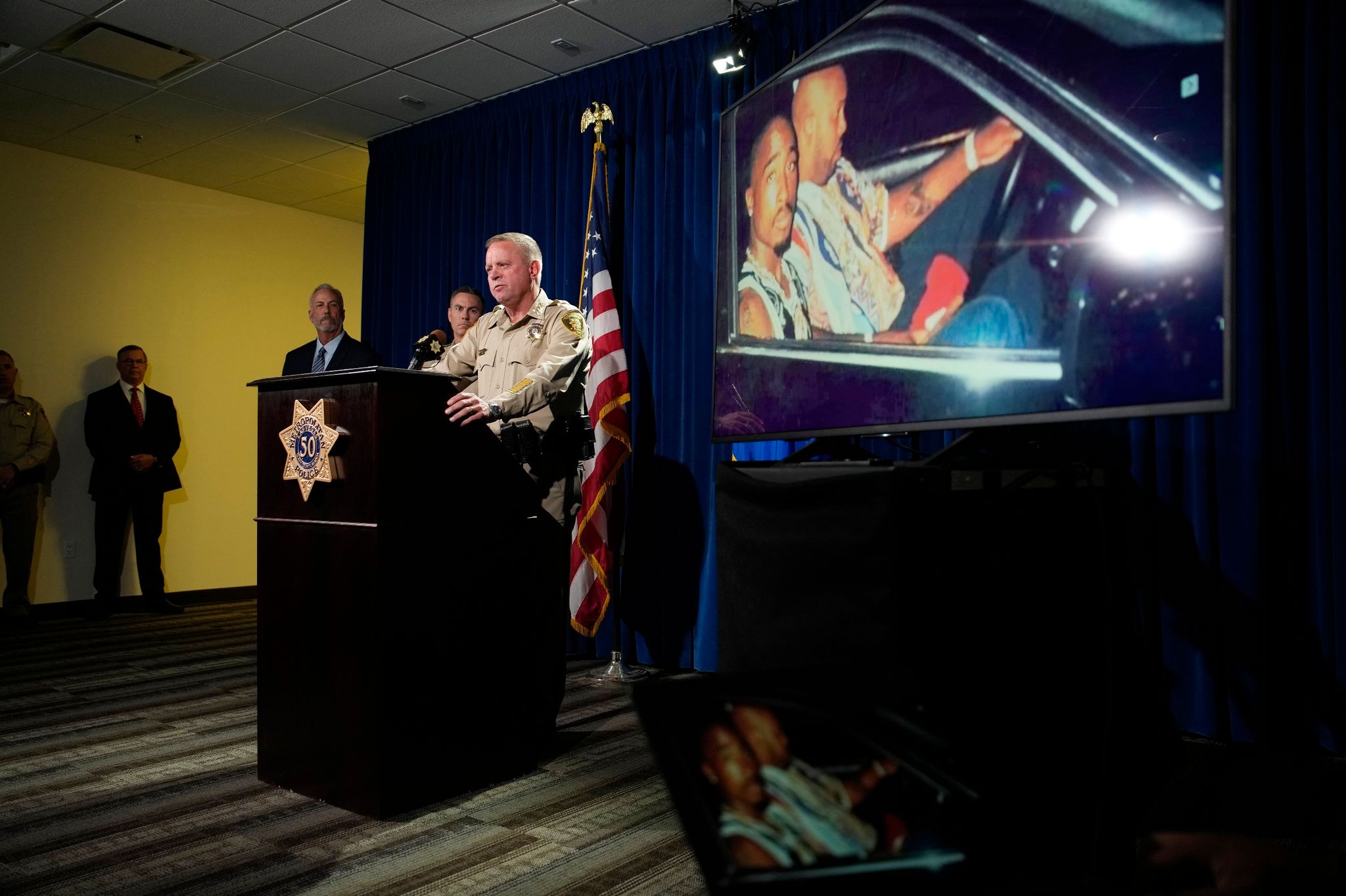 Der Sheriff Von Las Vegas, Kevin McMahill, Spricht Während Einer Pressekonferenz über Die Anklage Im Mordfall Des Rappers Tupac Shakur.