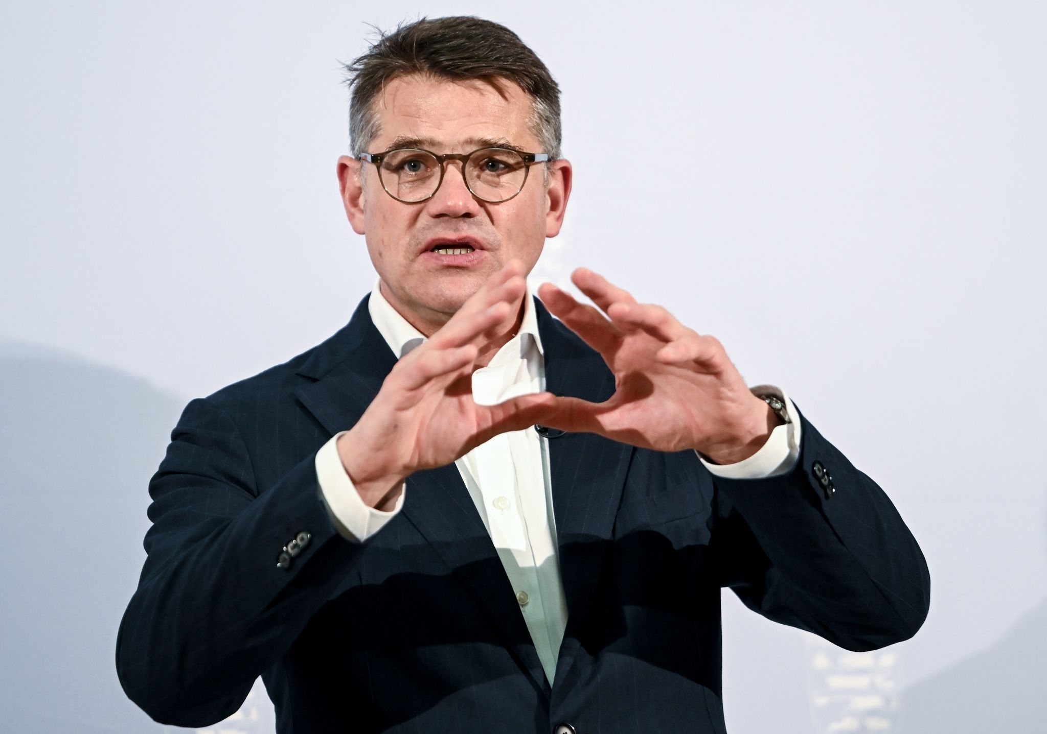 «Wir Brauchen Lage-angepasste Grenzkontrollen Besonders Zu Tschechien Und Polen»: Hessens Ministerpräsident Boris Rhein.