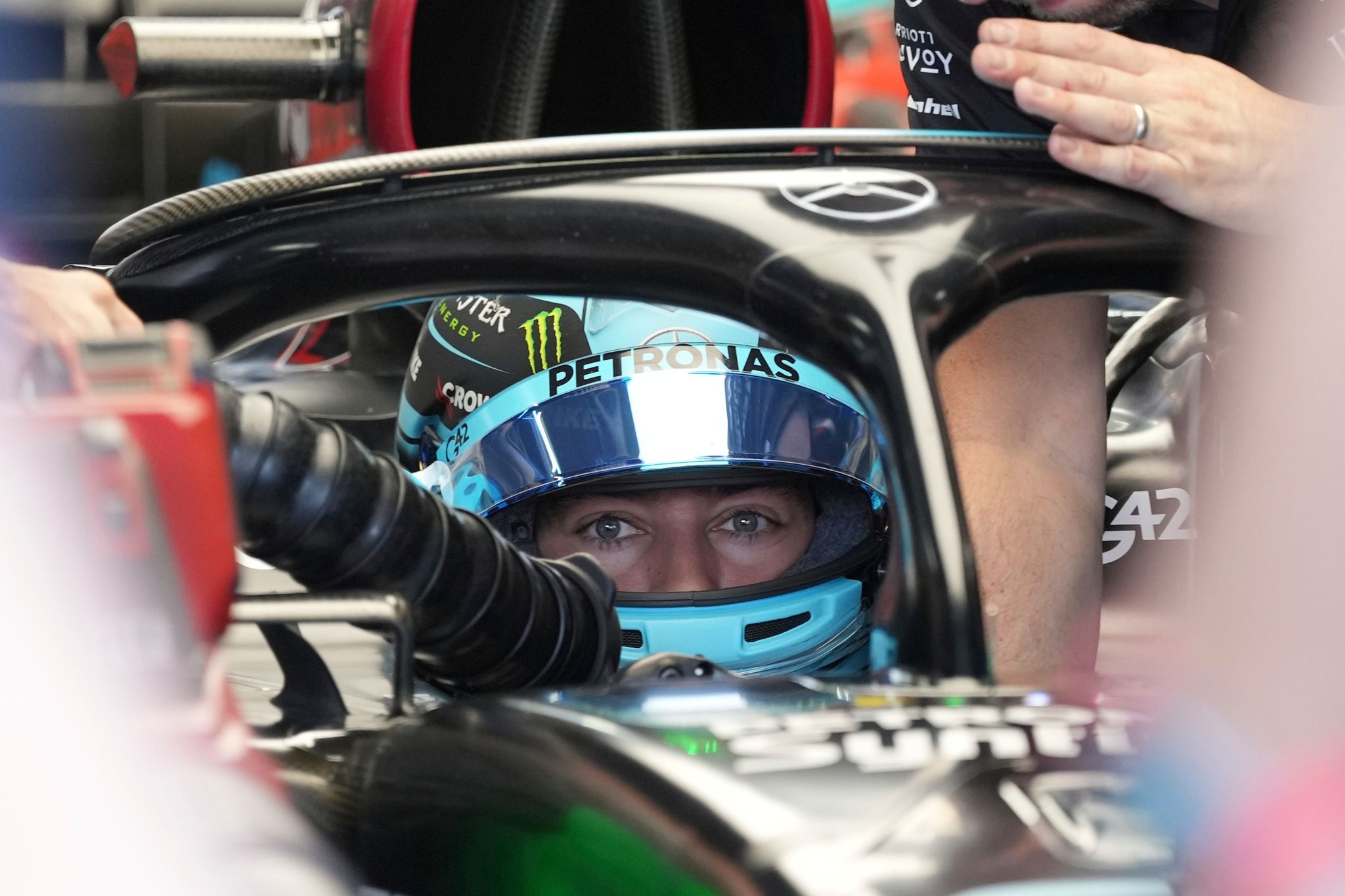 Mercedes-Pilot George Russell Wird In Brasilien Strafversetzt.