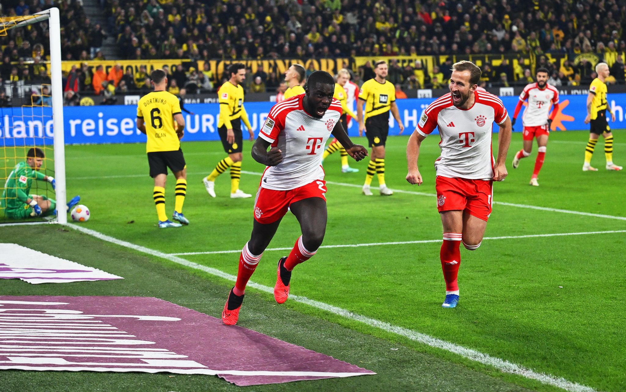 Dayot Upamecano (l) Brachte Die Bayern In Dortmund Früh In Führung.