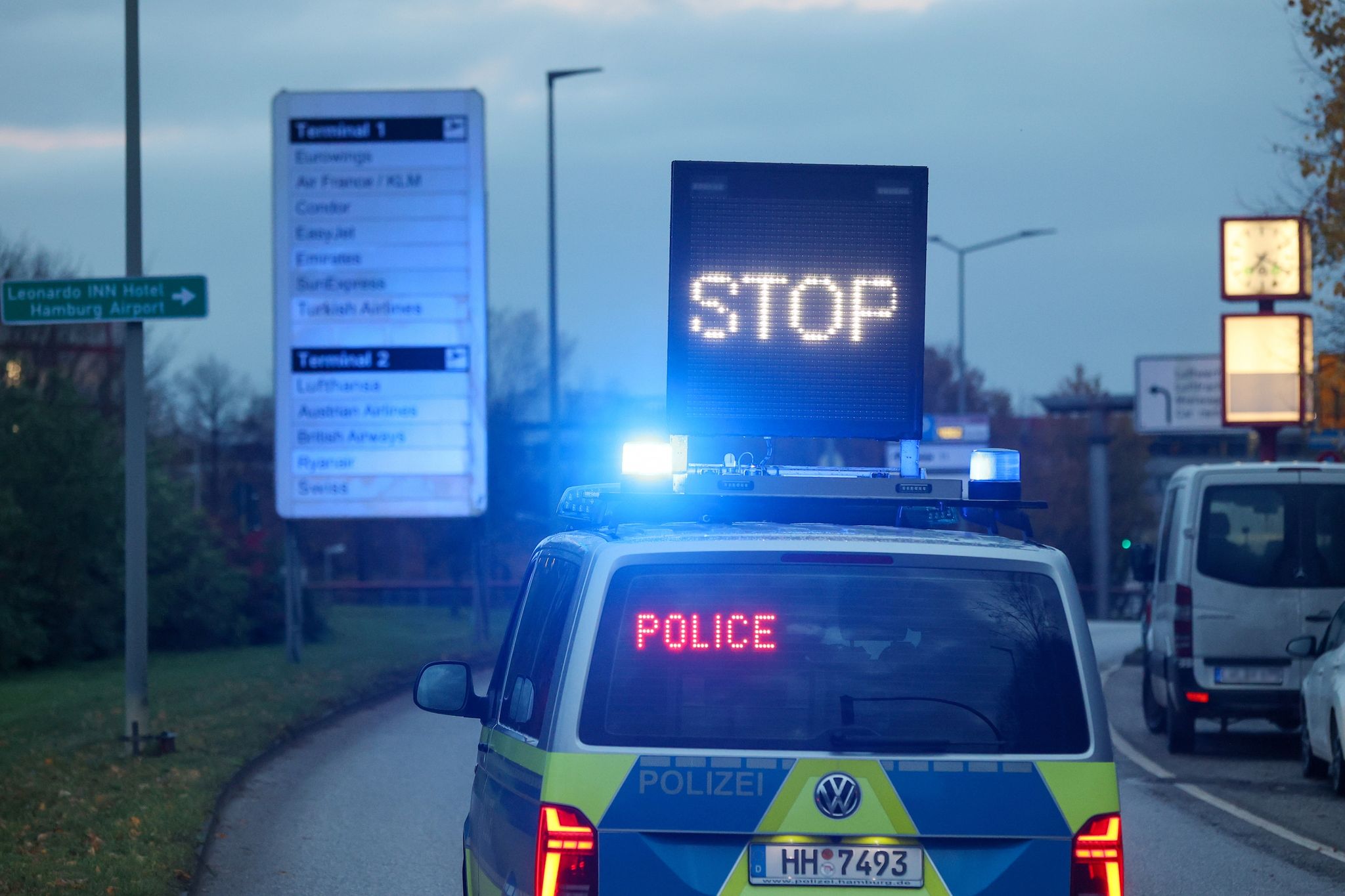 Geiselnahme: Polizei Hat Blickkontakt Mit Kind