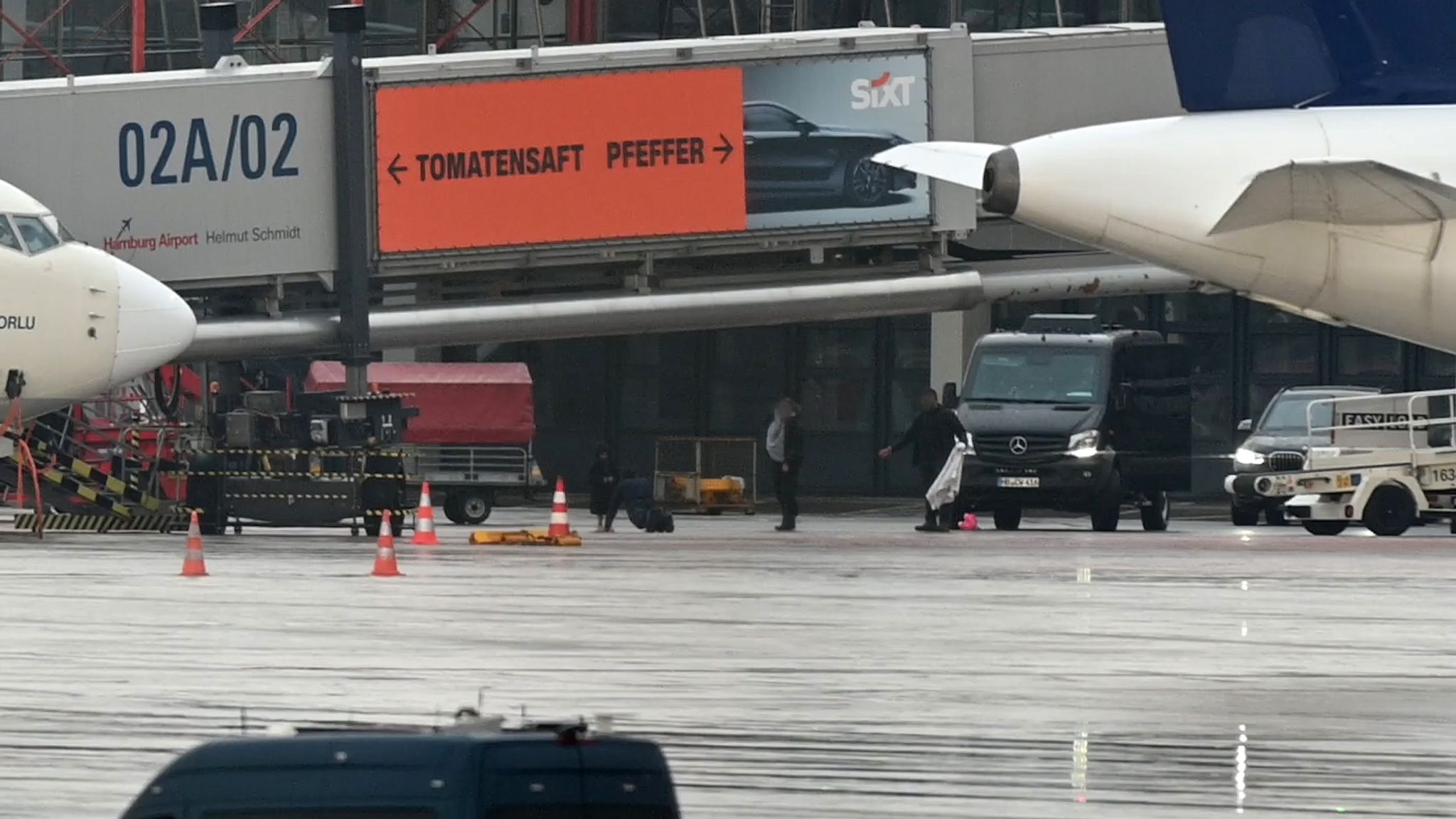 Geiselnehmer Am Hamburger Flughafen Festgenommen