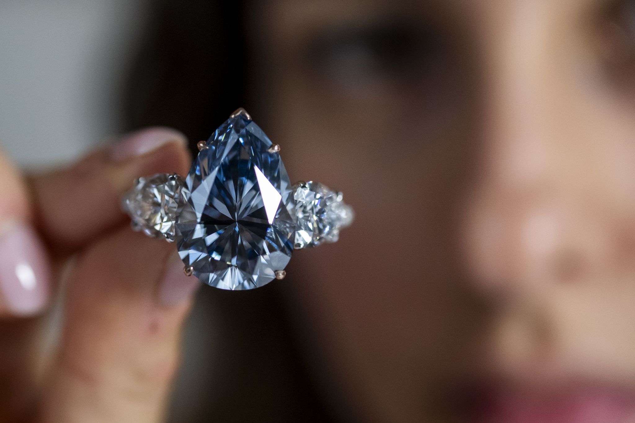 Der «Bleu Royal» Ist Ein Seltener 17,61 Karat Schwerer, Lupenreiner Diamant.