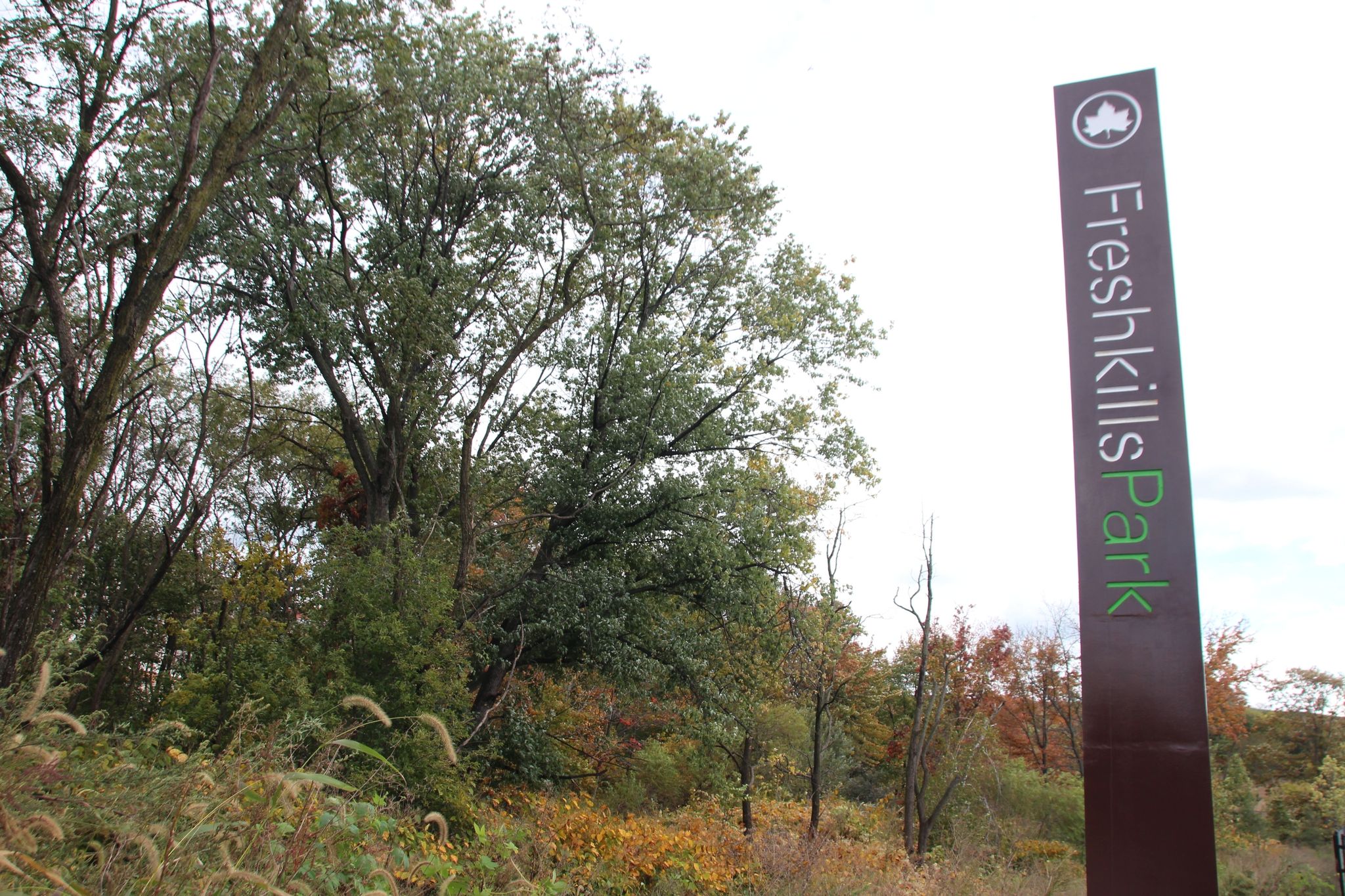 Der Eingang Des «Freshkills Park» Im New Yorker Stadtteil Staten Island - Entstanden Auf Dem Gelände Der Ehemals Größten Müllkippe Der Welt.