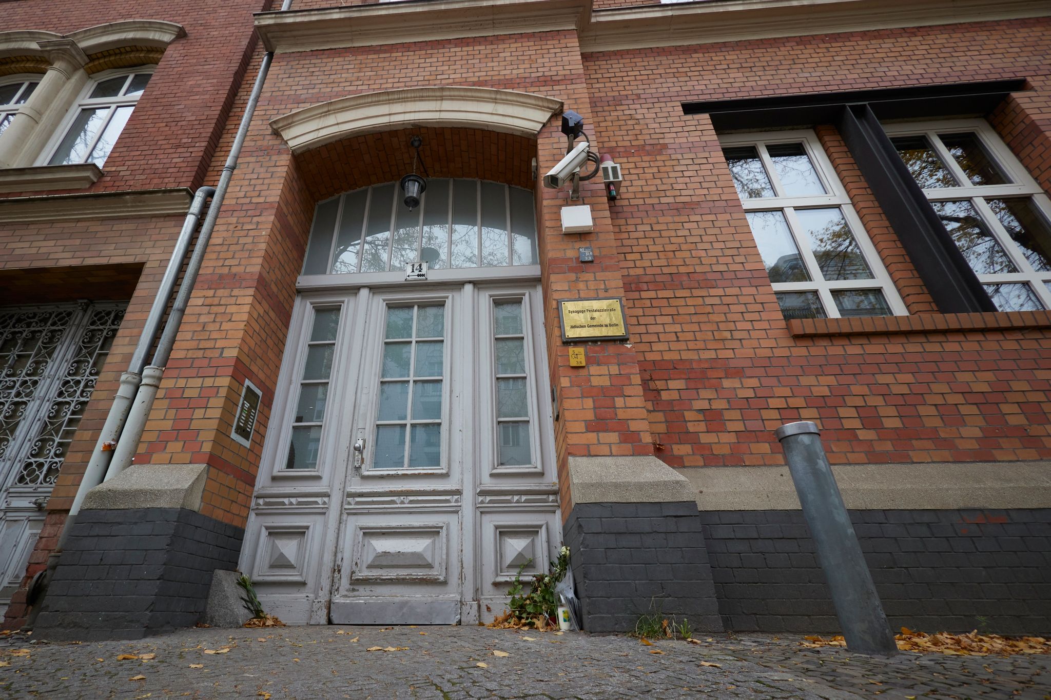Blick Auf Die Synagoge In Der Pestalozzistraße In Berlin-Charlottenburg.