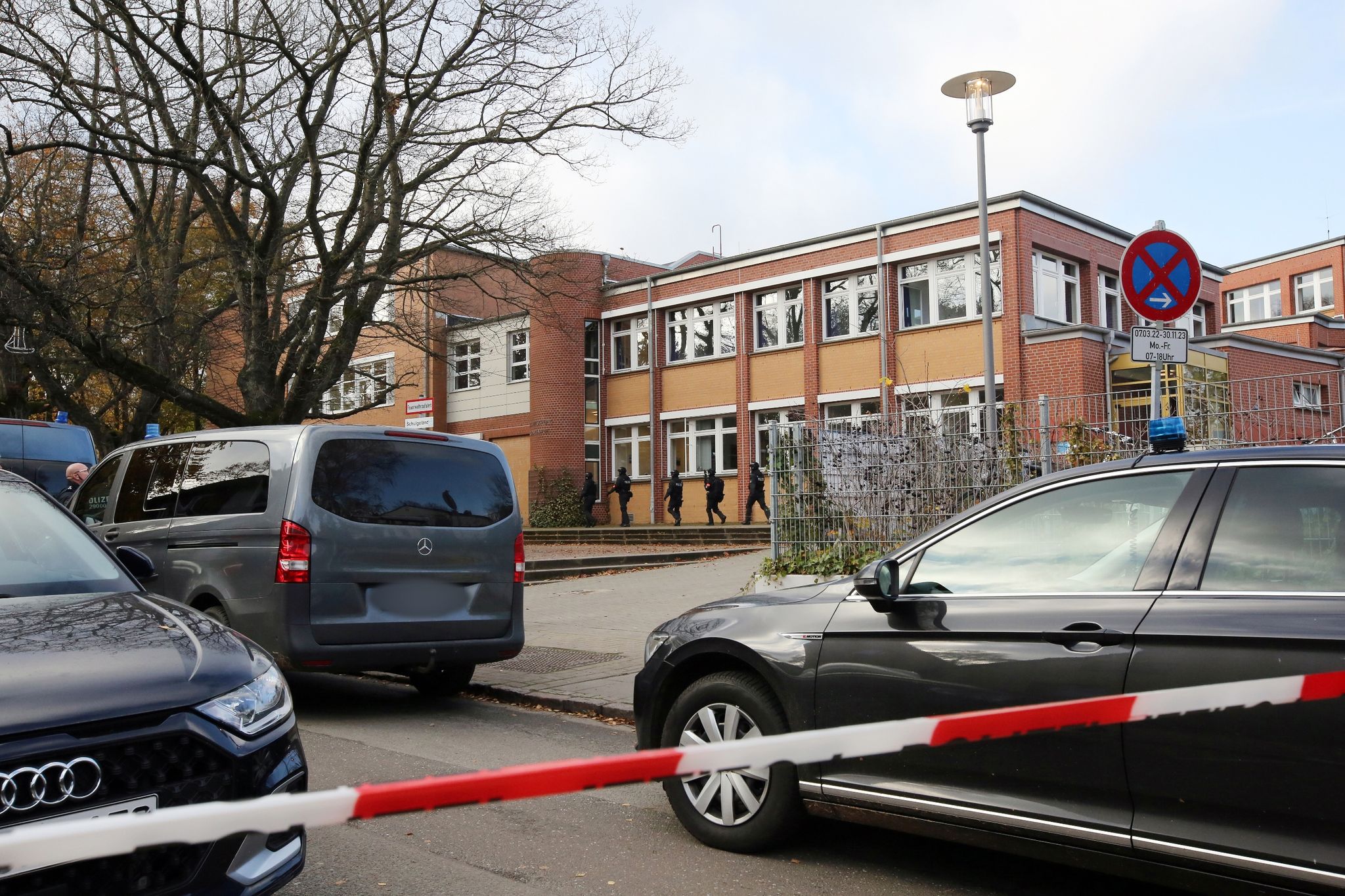 Die Bedrohungslage Führte Zu Einem Großeinsatz Der Polizei An Der Stadtteilschule Blankenese.