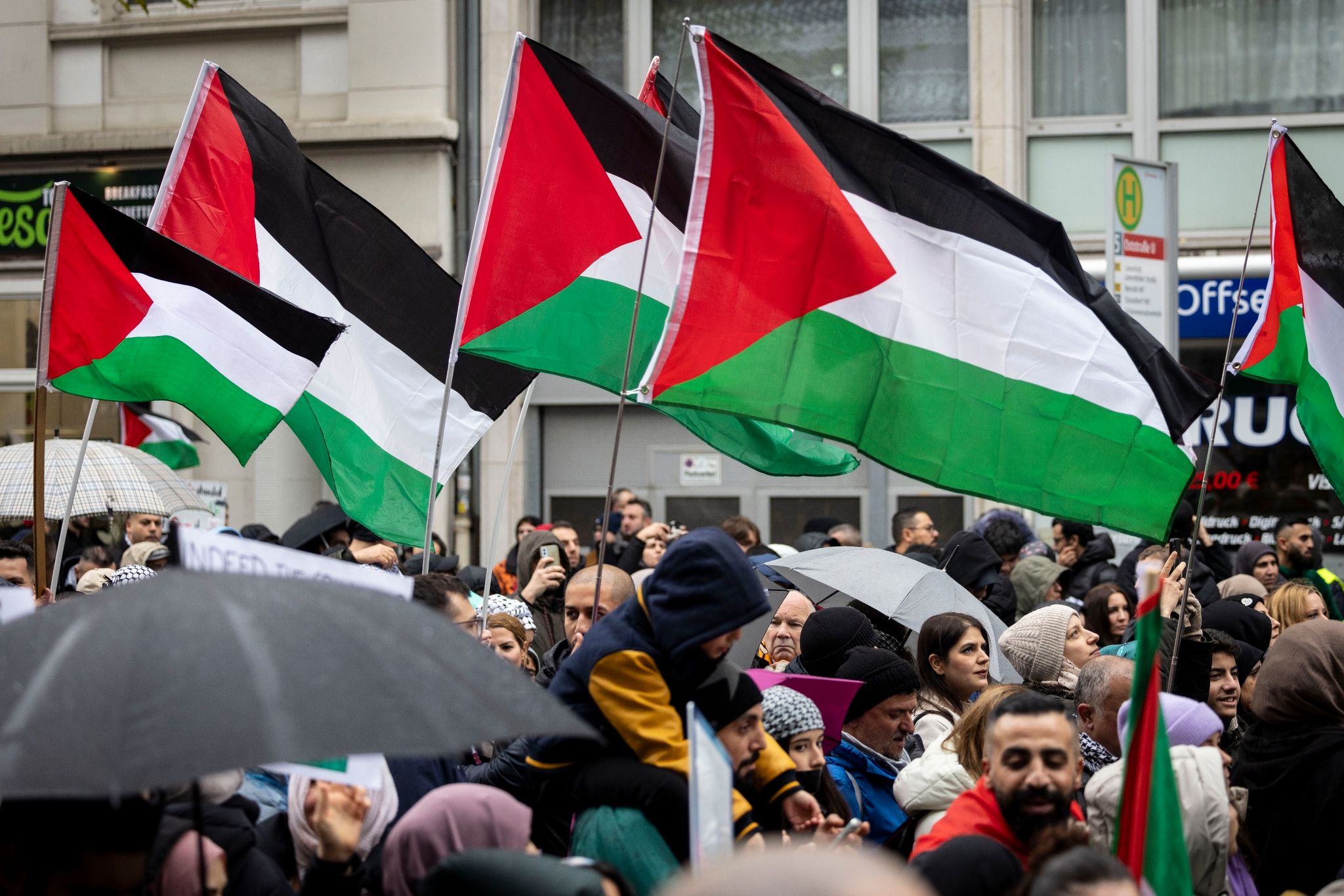 Muslimisch Geprägte Staaten Bemängelten In Genf Die Teilweise Einschränkung Von Propalästinensischen Demonstrationen In Deutschland. Vertreter Katars, Libyens, Ägyptens Und Anderer Länder Erklärten In Ihren Wortmeldungen, Dass Damit Das Recht Auf Versammlungsfreiheit Eingeschränkt Werde.