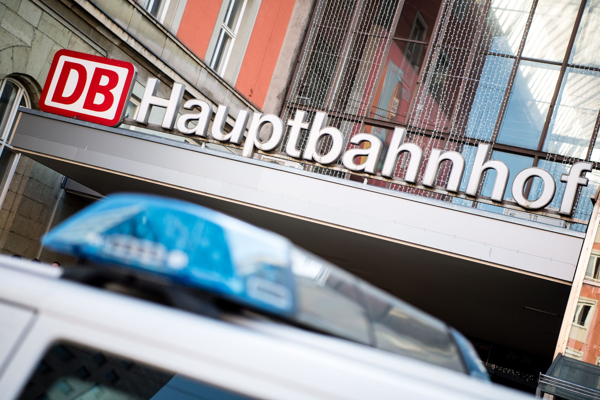 Ein Fahrzeug Der Bundespolizei Steht Vor Dem Münchner Hauptbahnhof (Symbolfoto).