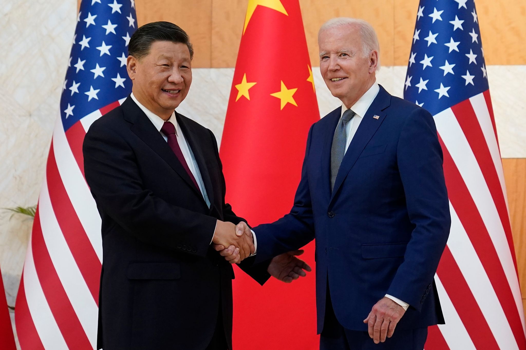 US-Präsident Joe Biden (r.) Und Der  Chinesische Präsident Xi Jinping Bei Ihrem Treffen Vor Dem G20-Gipfel Im November 2022 Auf Bali.